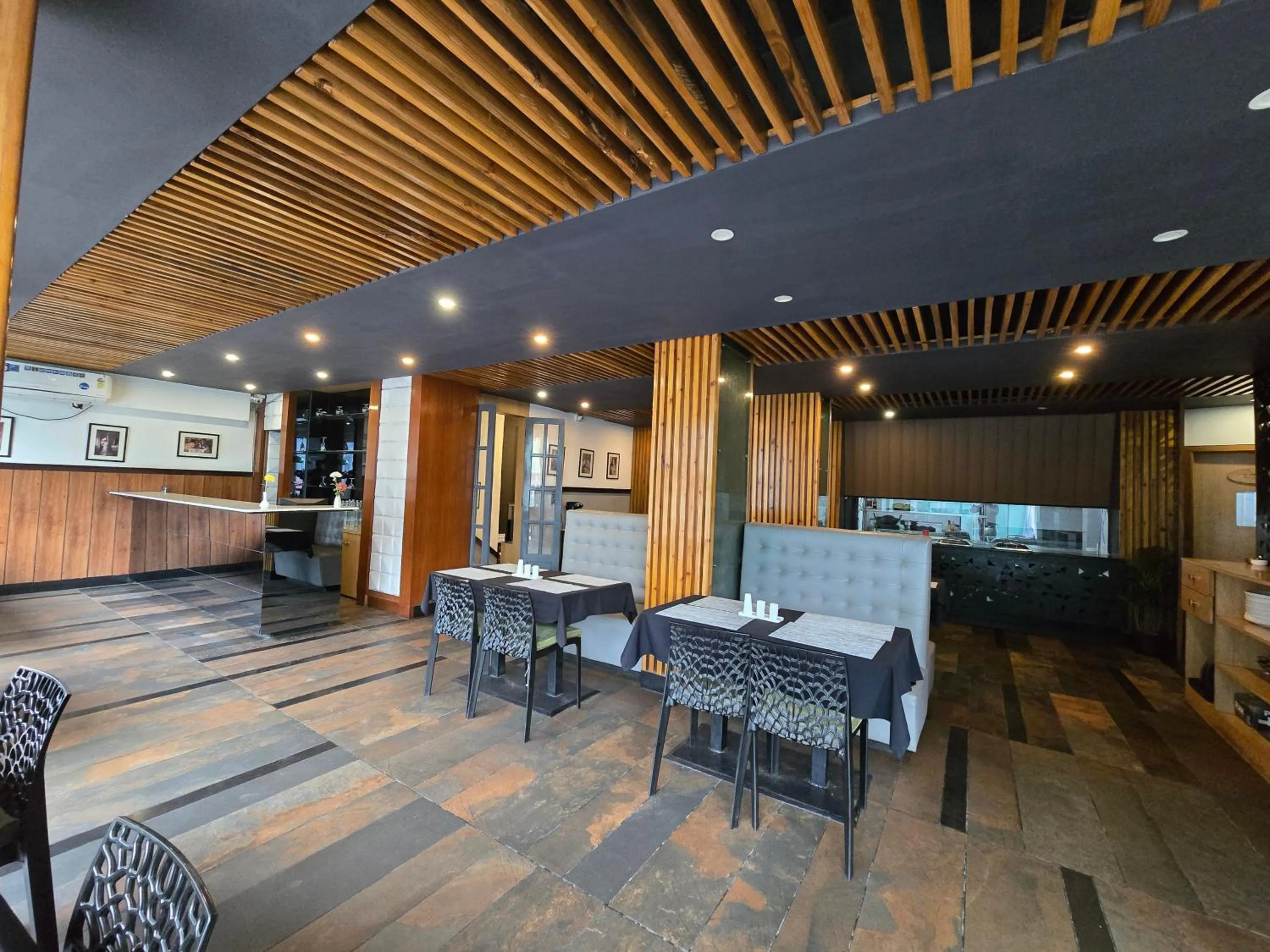 The Regal Hotel & Lounge