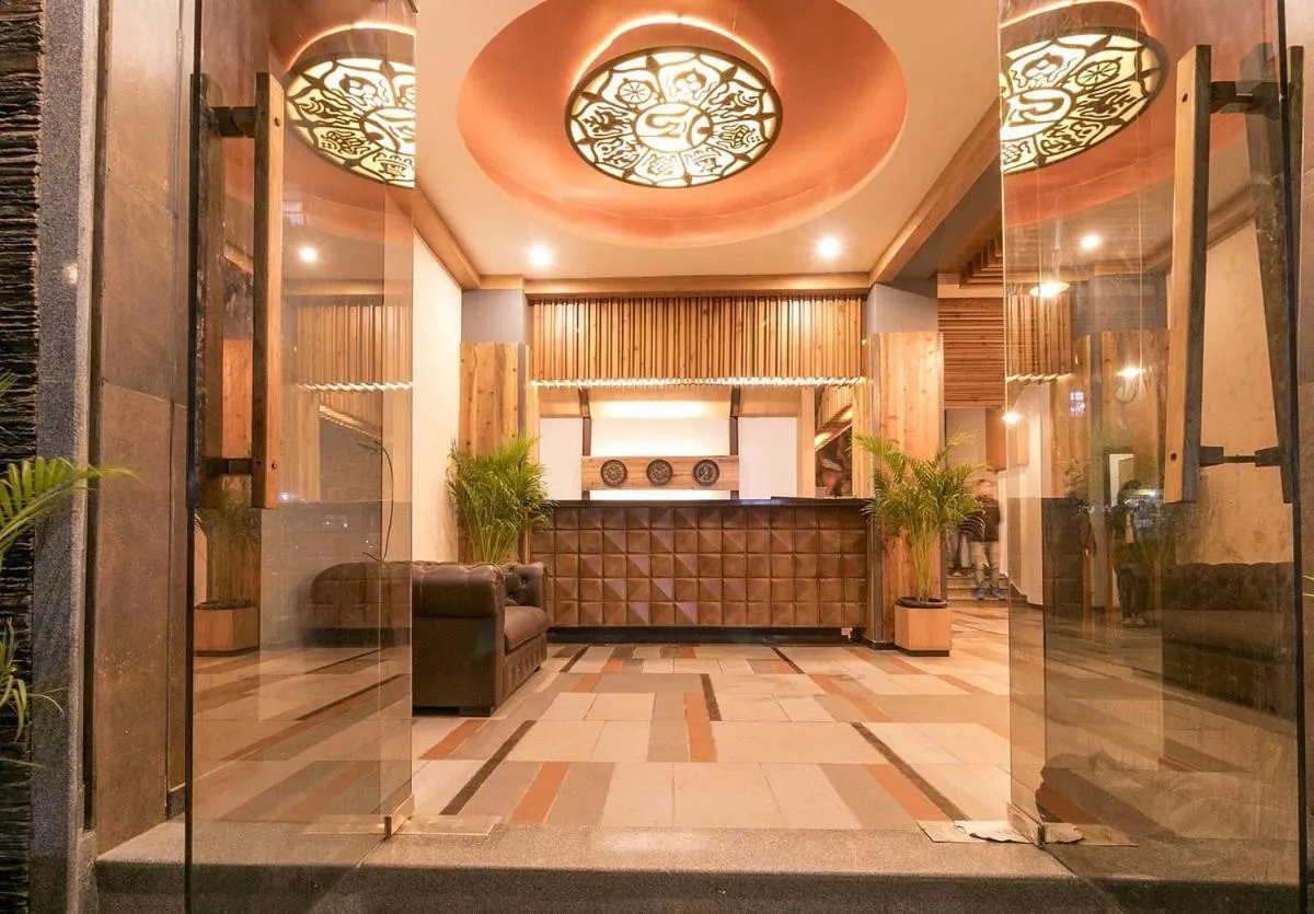 The Regal Hotel & Lounge