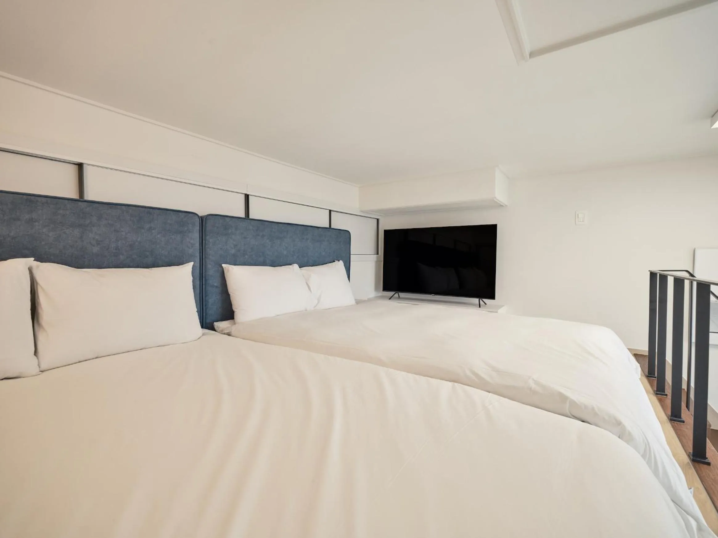 Bed in UH FLAT Signature GANGNAM