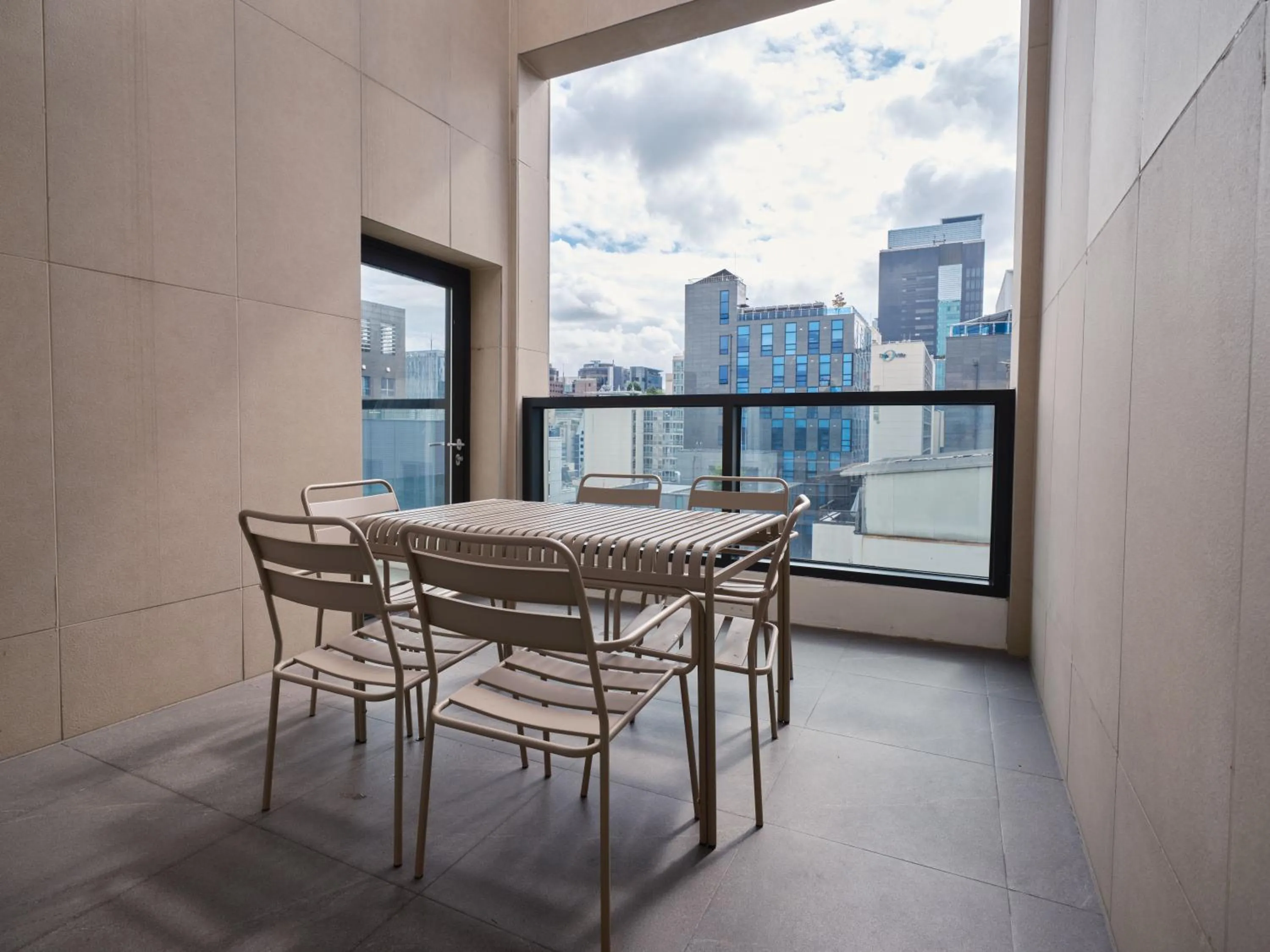 UH FLAT Signature GANGNAM