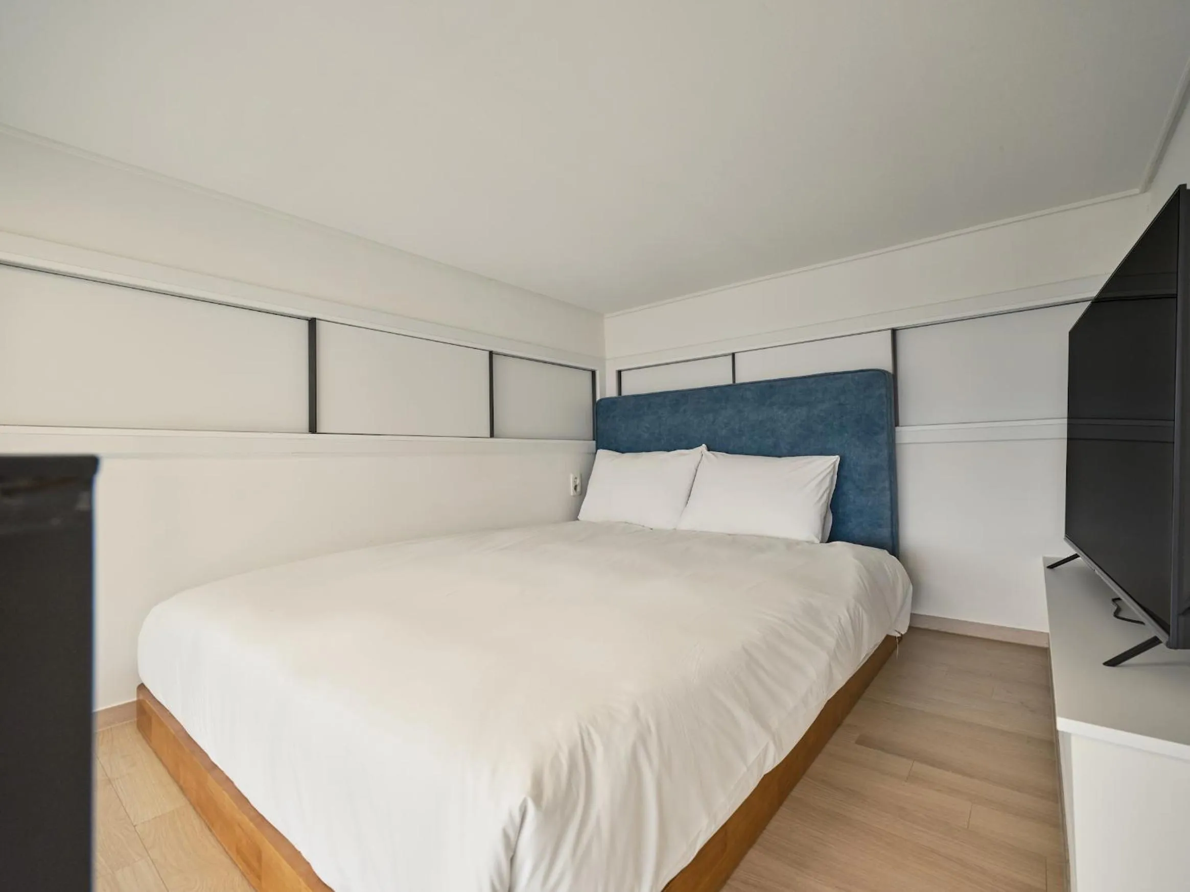 Bed in UH FLAT Signature GANGNAM