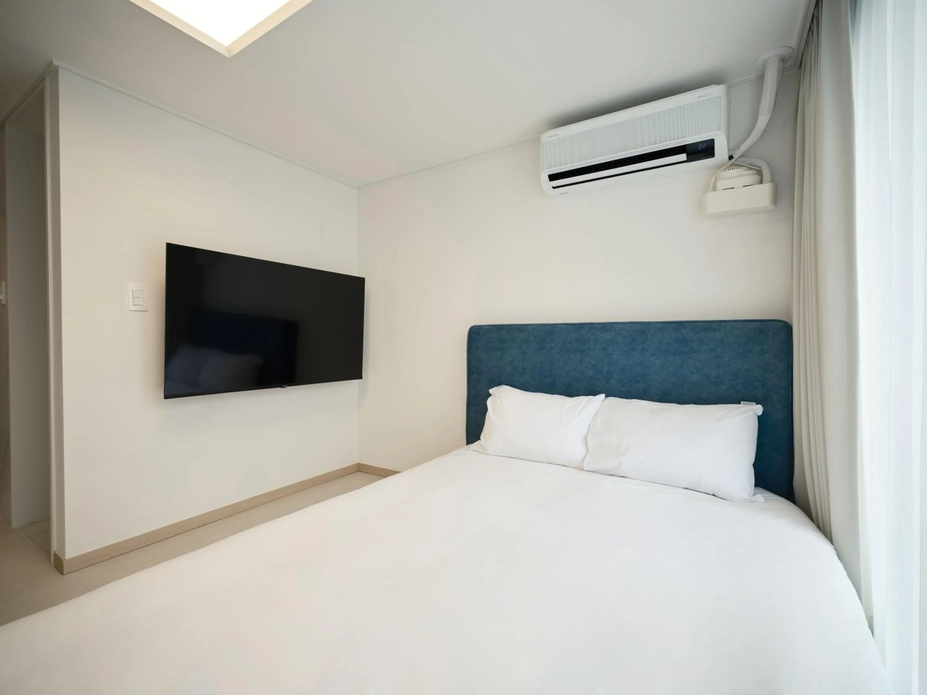 Bed in UH FLAT Signature GANGNAM