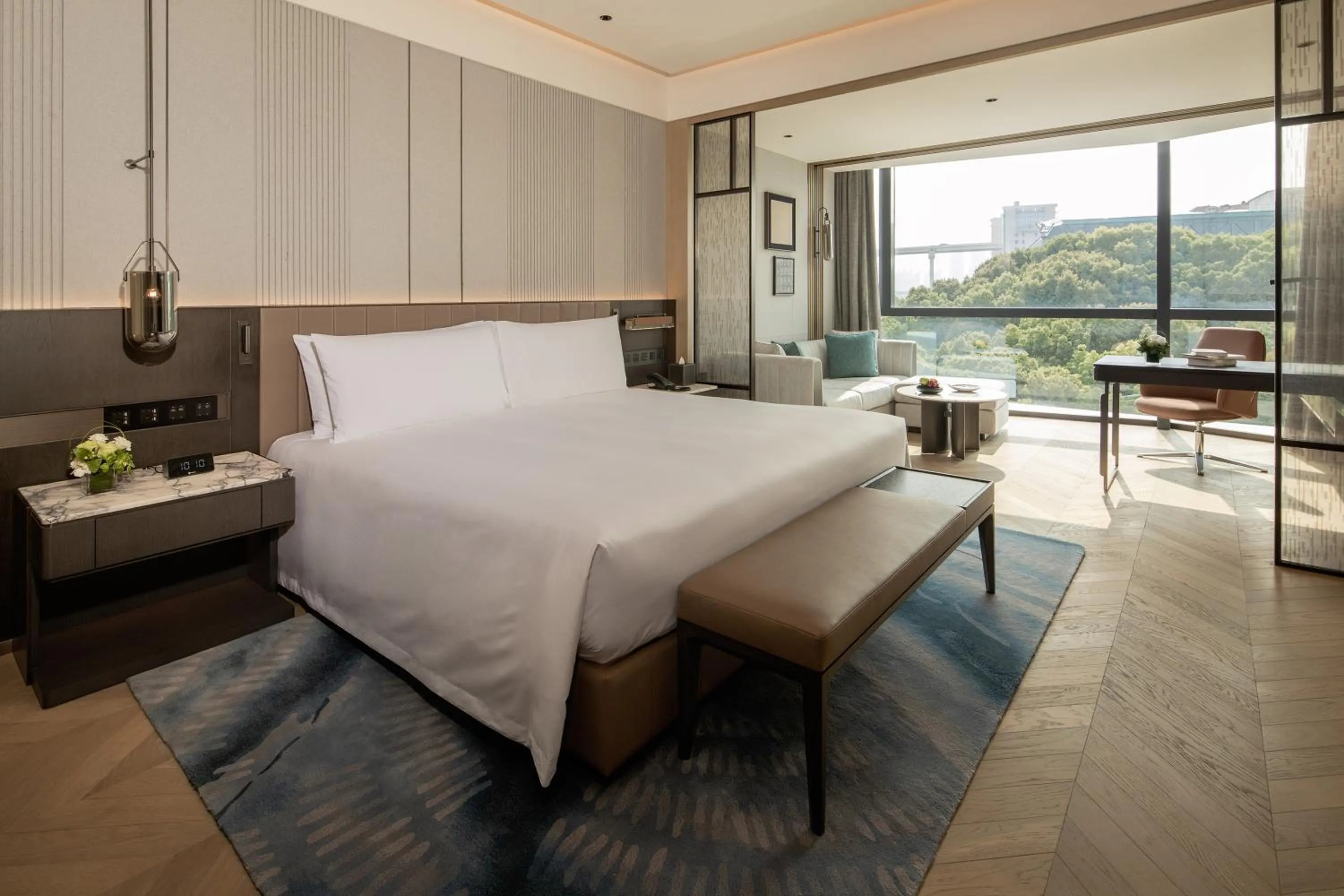 Garden view, Bed in Shanghai Expo RiverSide Hotel