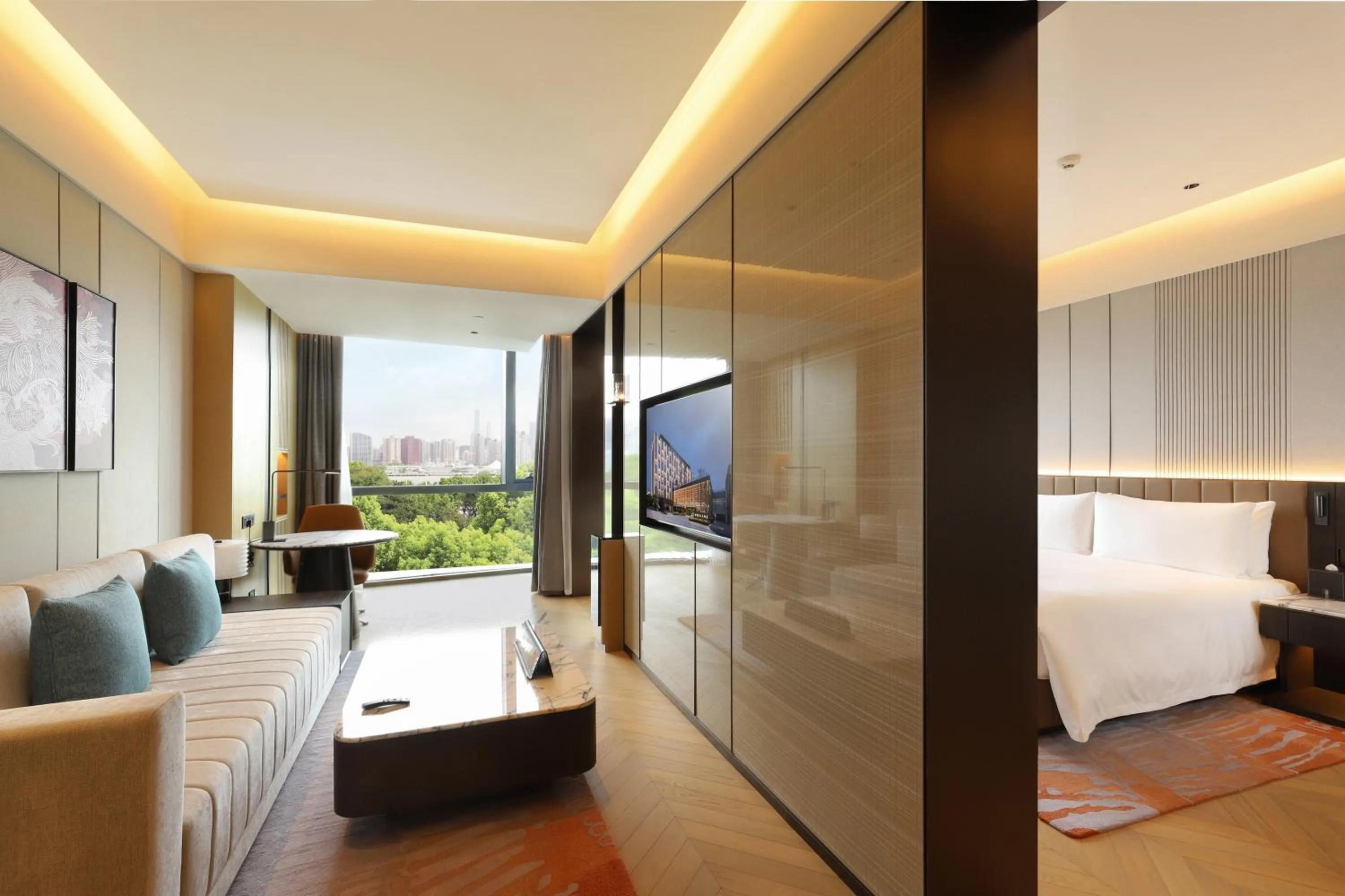 Photo of the whole room, Bed in Shanghai Expo RiverSide Hotel