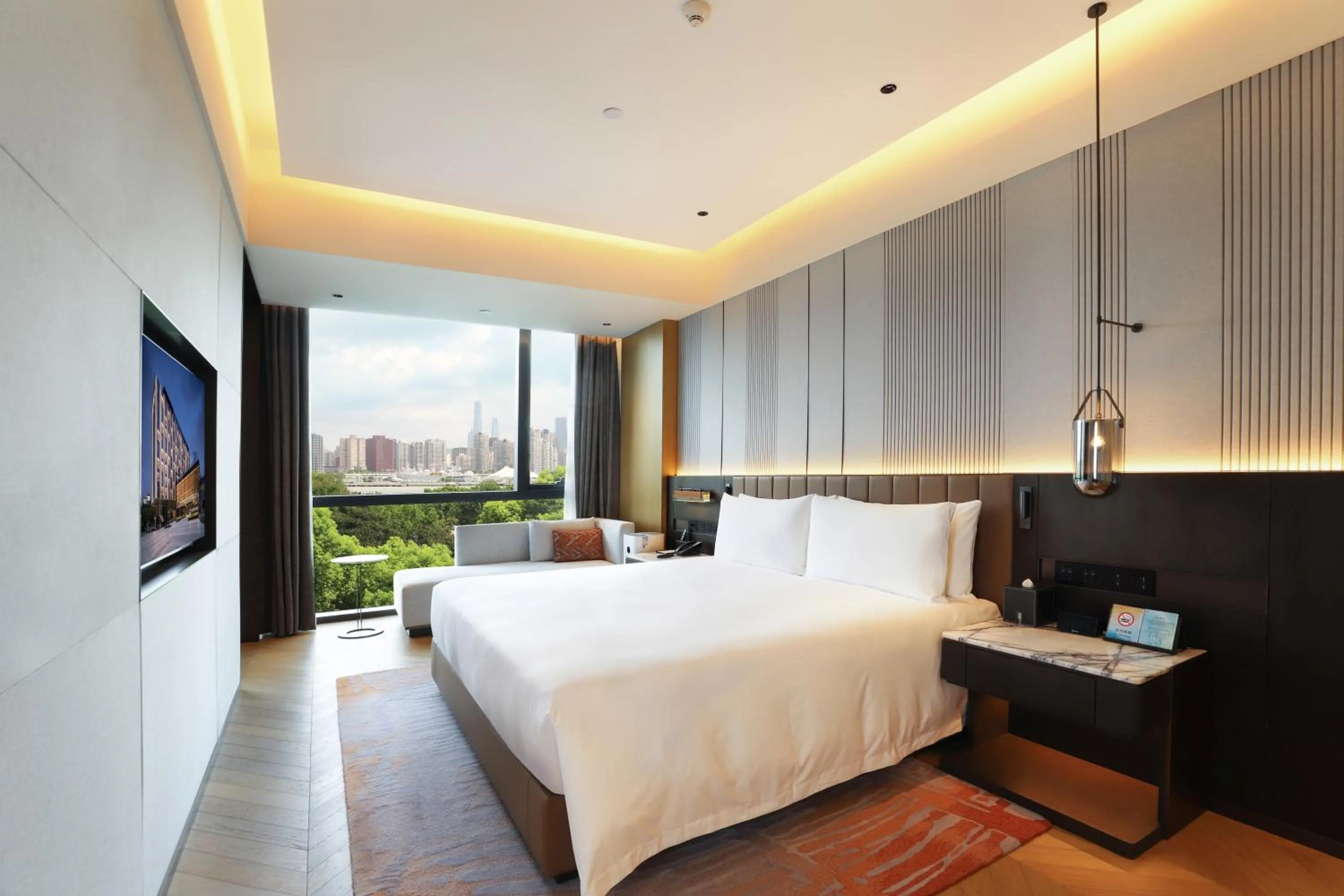 Garden view, Bed in Shanghai Expo RiverSide Hotel