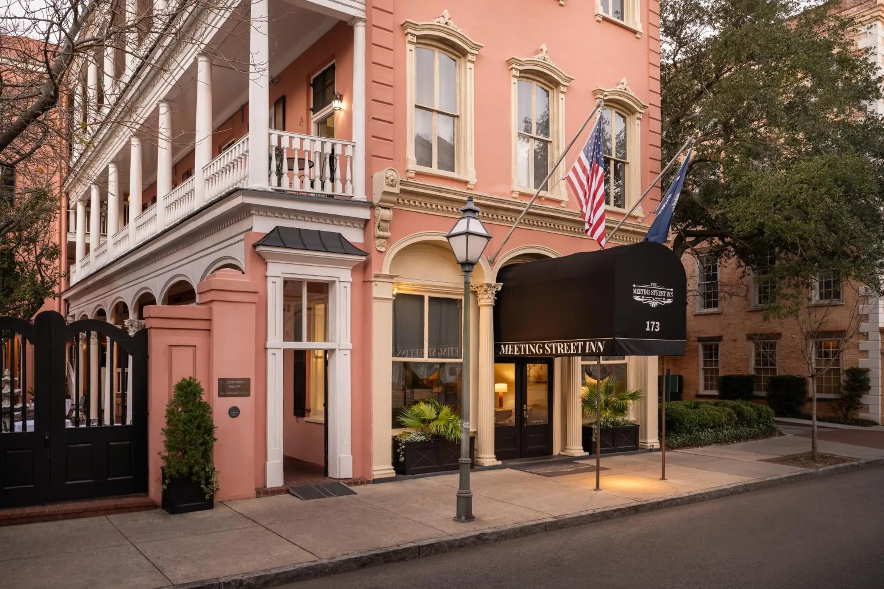 Property building in Meeting Street Inn Property building in Meeting Street Inn