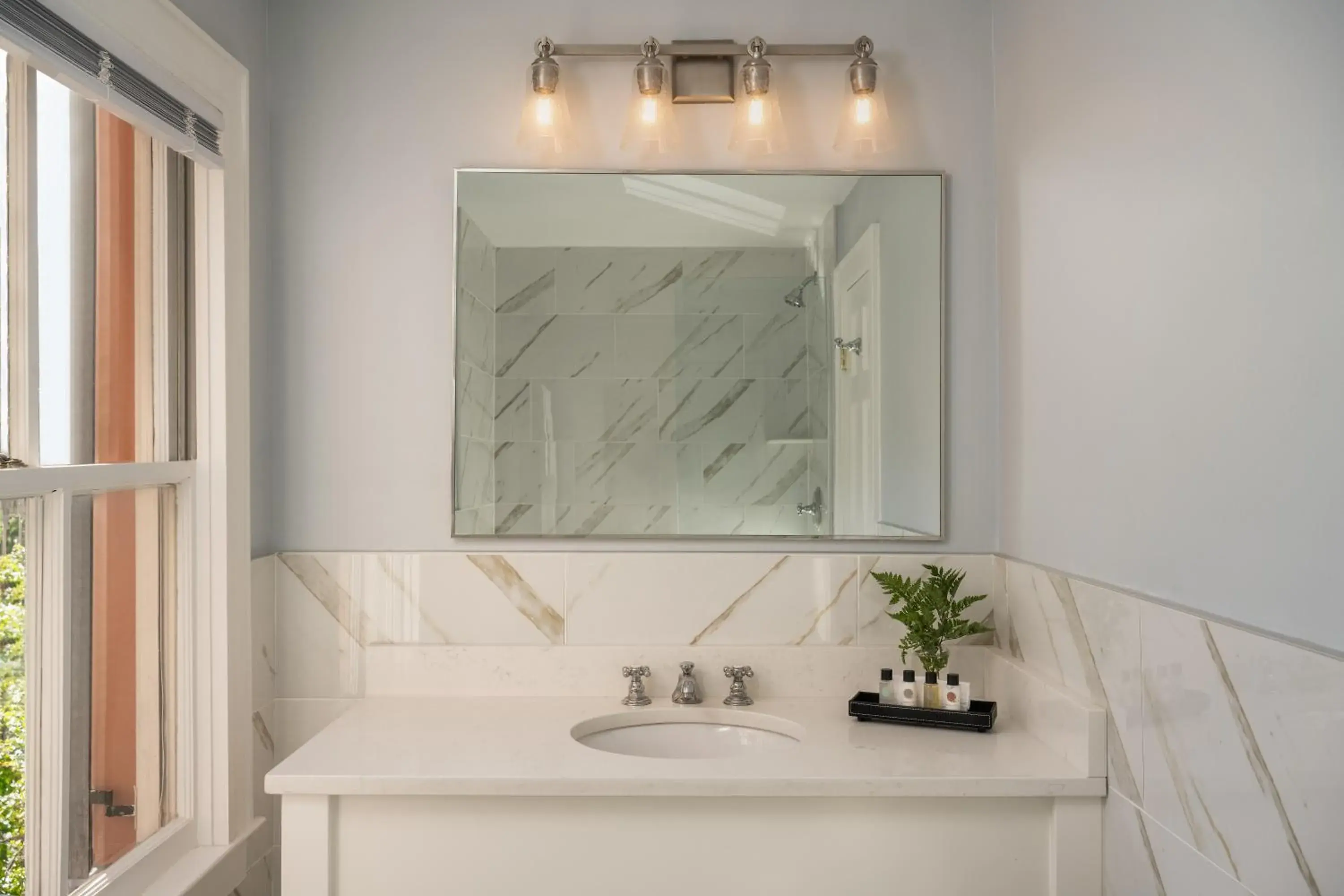 Double Room with Garden View in Meeting Street Inn Double Room with Garden View in Meeting Street Inn