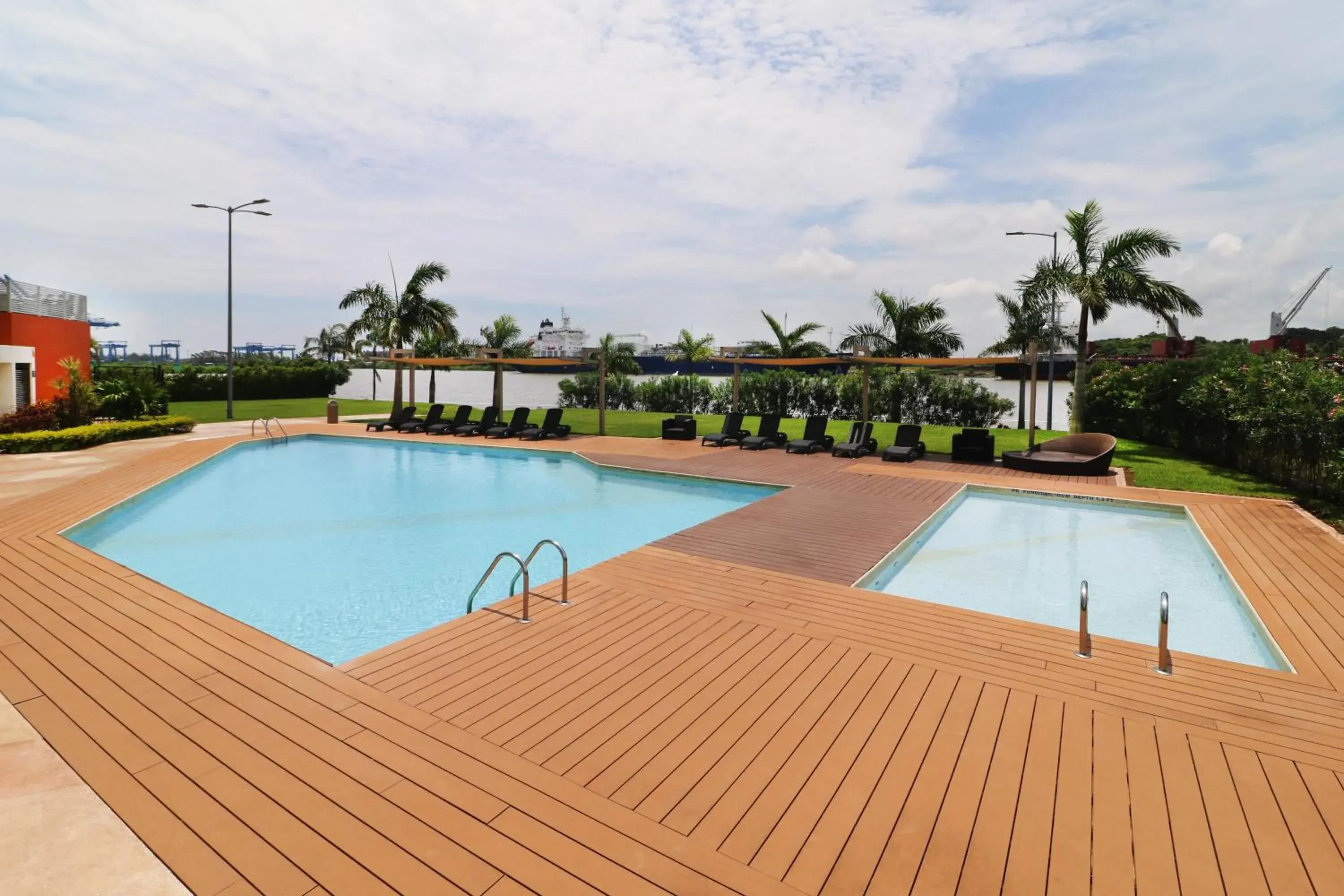 Swimming pool in Holiday Inn Express - Tuxpan by IHG Swimming pool in Holiday Inn Express - Tuxpan by IHG