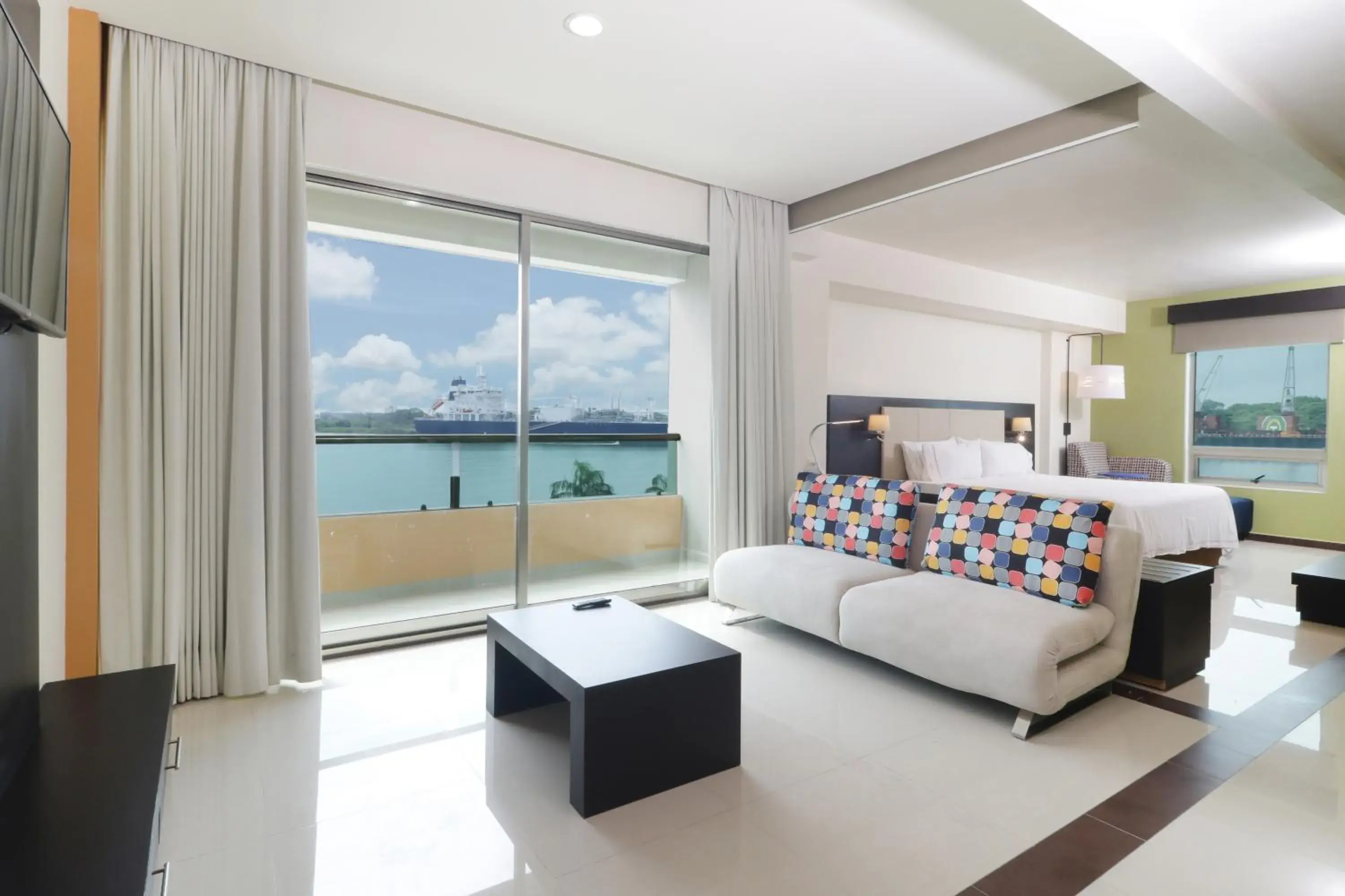 Bedroom, Bed in Holiday Inn Express - Tuxpan by IHG Bedroom, Bed in Holiday Inn Express - Tuxpan by IHG
