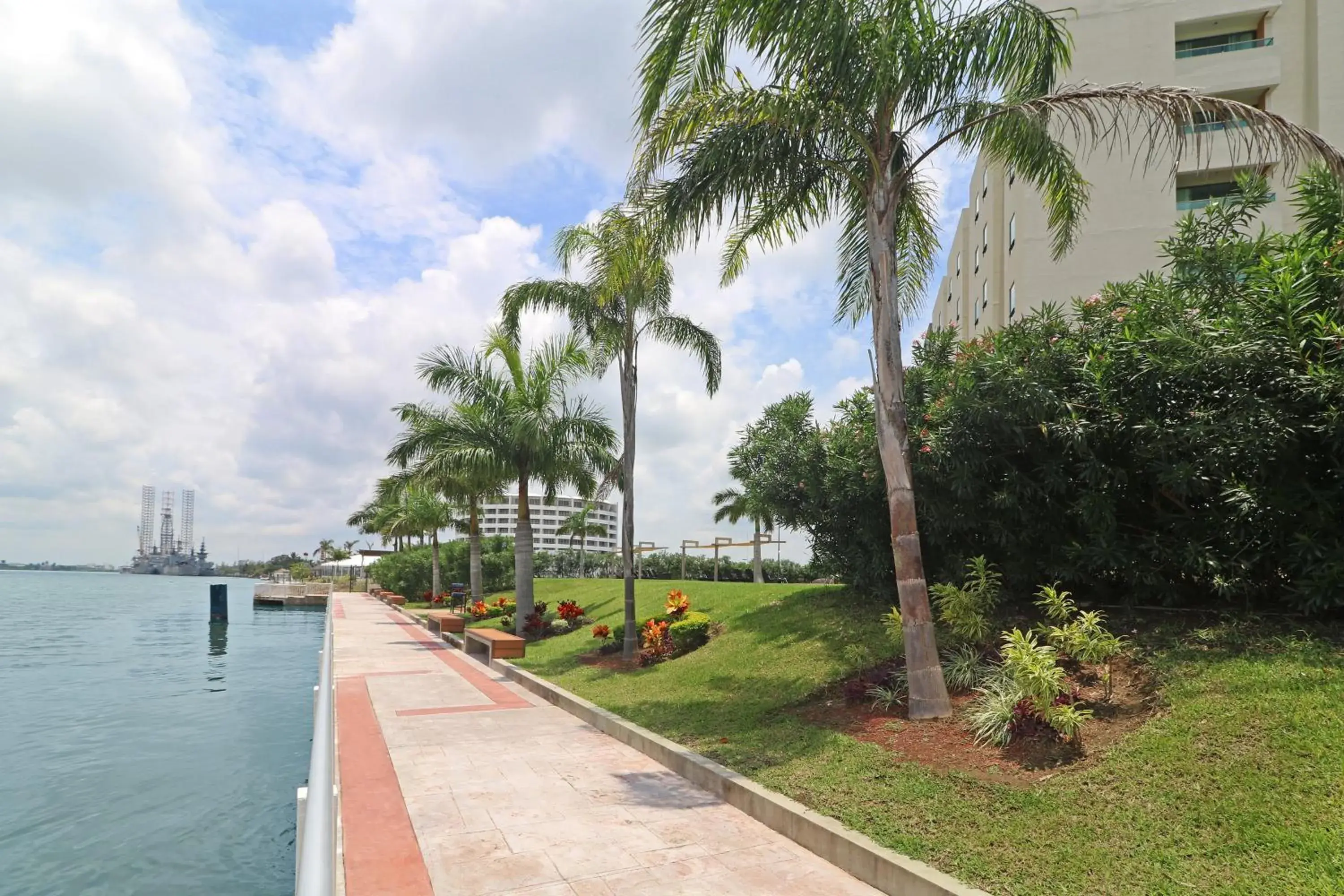 Property building in Holiday Inn Express - Tuxpan by IHG Property building in Holiday Inn Express - Tuxpan by IHG
