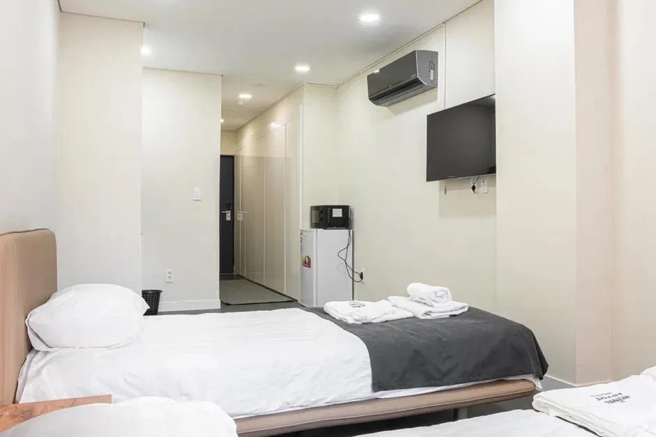 TV and multimedia, Bed in HIGHVILL Hotel by AG Hotels Group