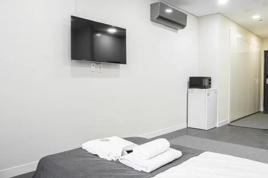 Communal lounge/ TV room, Bed in HIGHVILL Hotel by AG Hotels Group