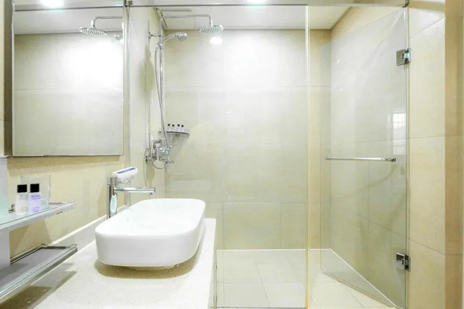 Shower in HIGHVILL Hotel by AG Hotels Group