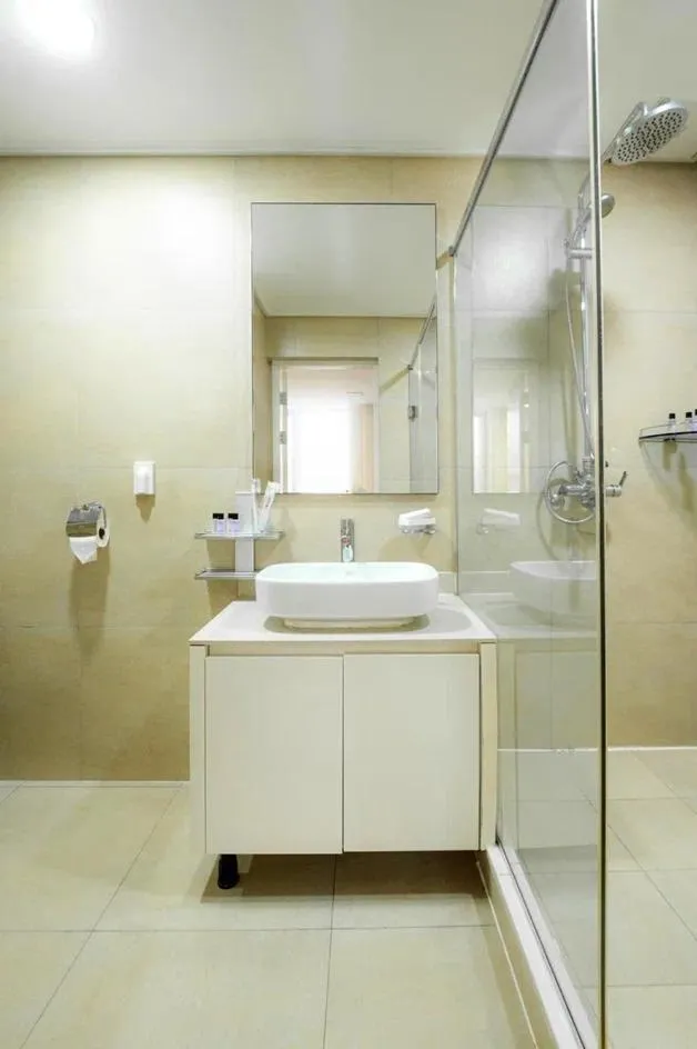 Shower in HIGHVILL Hotel by AG Hotels Group
