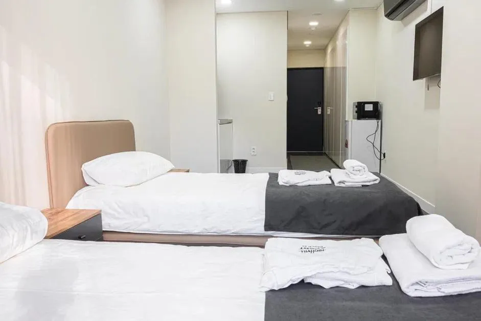 Bed in HIGHVILL Hotel by AG Hotels Group