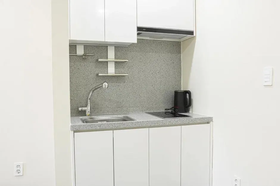 Kitchen or kitchenette in HIGHVILL Hotel by AG Hotels Group