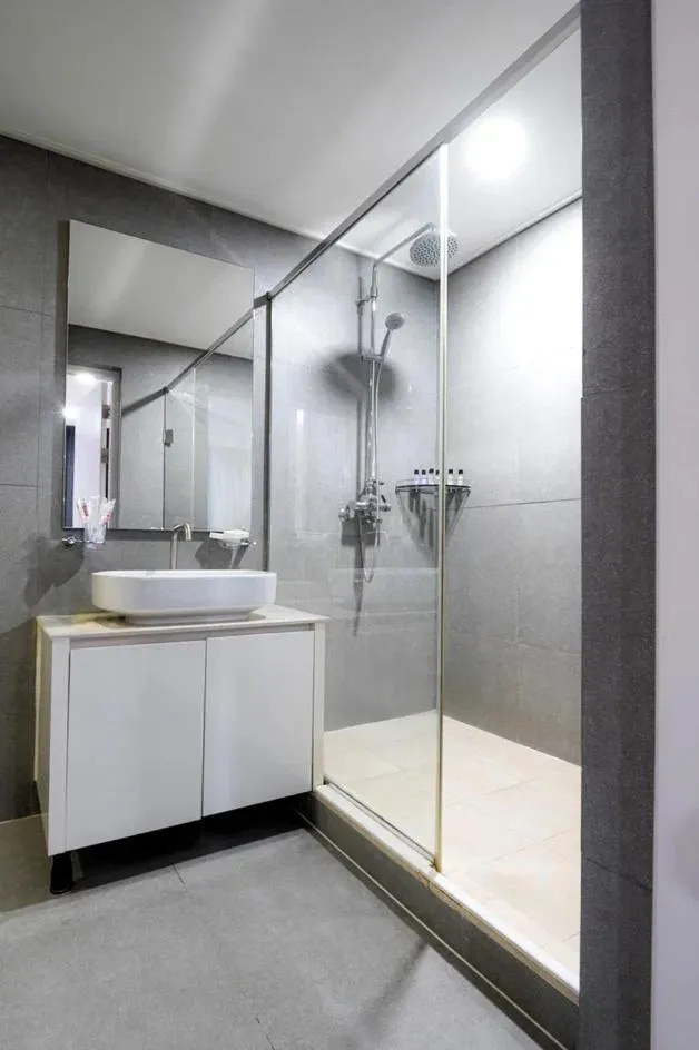 Shower in HIGHVILL Hotel by AG Hotels Group