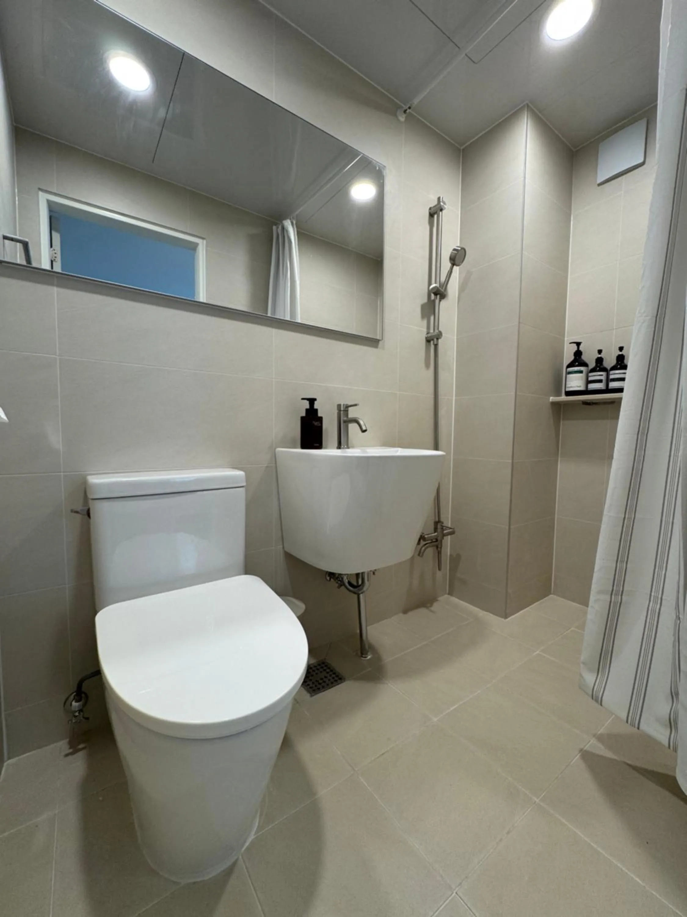 Shower in Dada Stay Hongdae