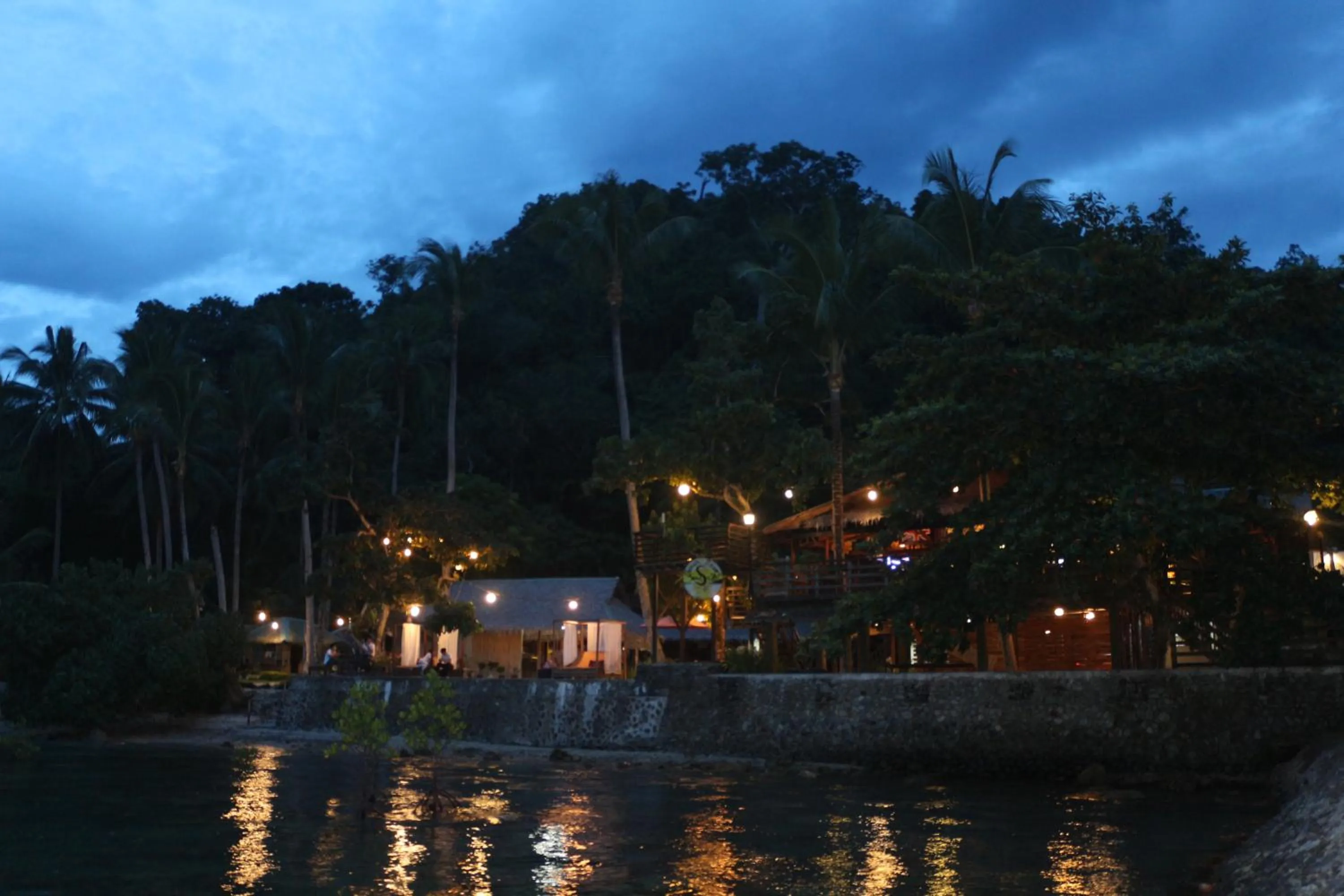 Restaurant/places to eat in Seasta Beach Resort