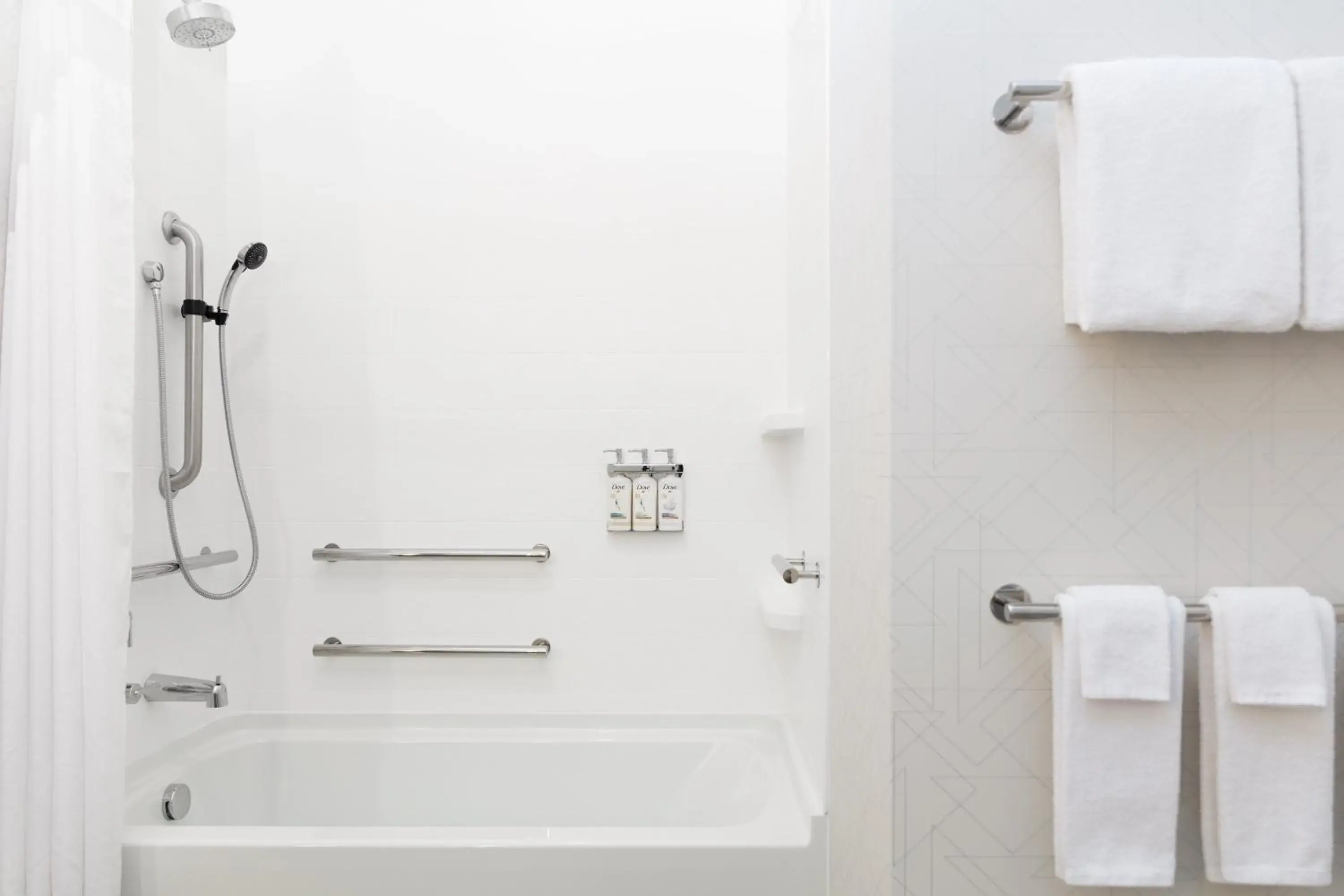 Standard King Room with Mobility Accessible Tub in Holiday Inn Express & Suites Charlotte - Airport Area Standard King Room with Mobility Accessible Tub in Holiday Inn Express & Suites Charlotte - Airport Area