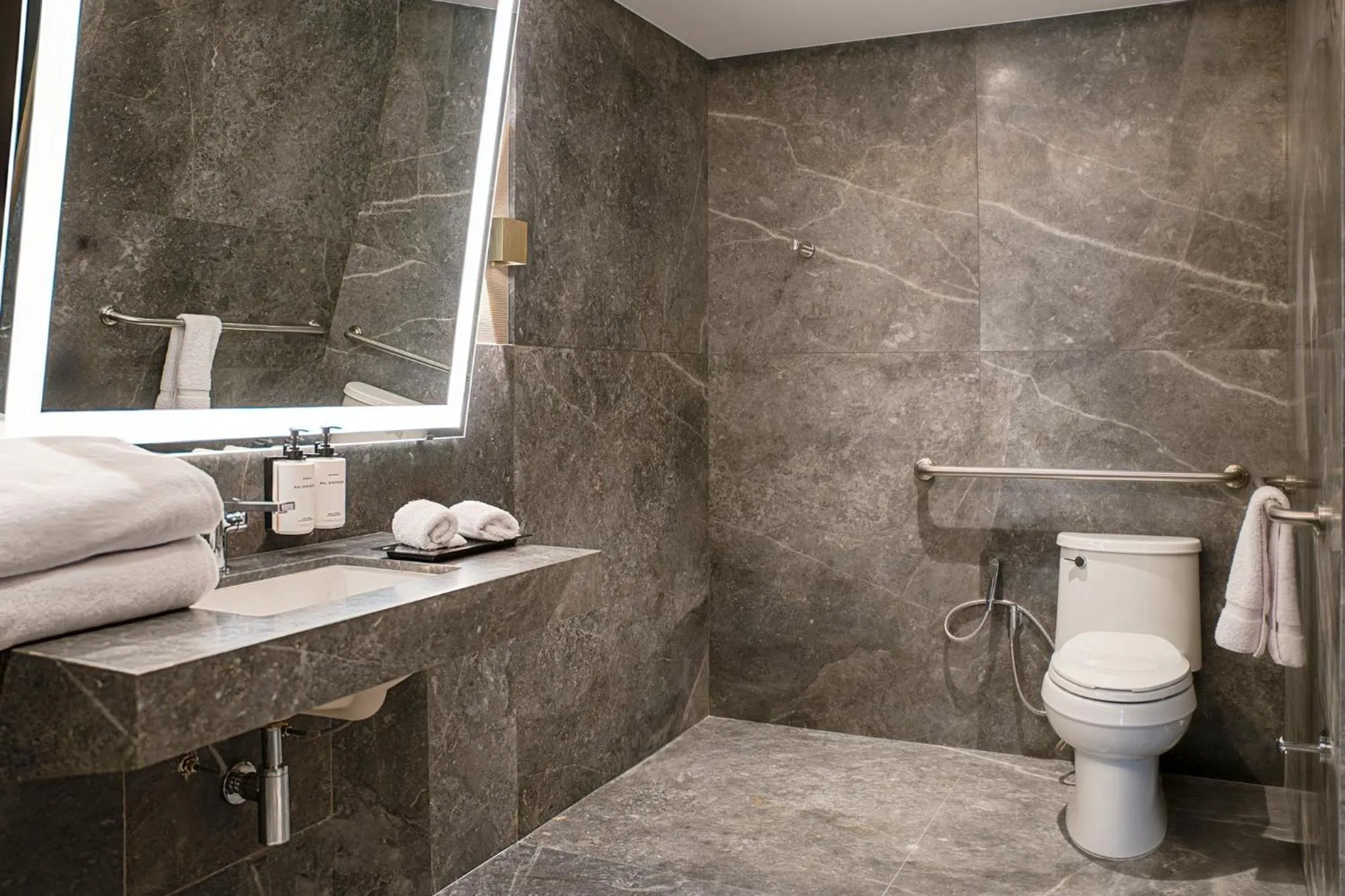 Bathroom in InterContinental Hotels Real Lima Miraflores by IHG