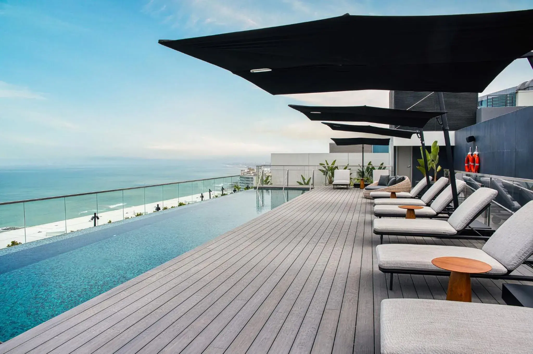 Swimming pool in Hotel Indigo Lima Miraflores by IHG Swimming pool in Hotel Indigo Lima Miraflores by IHG