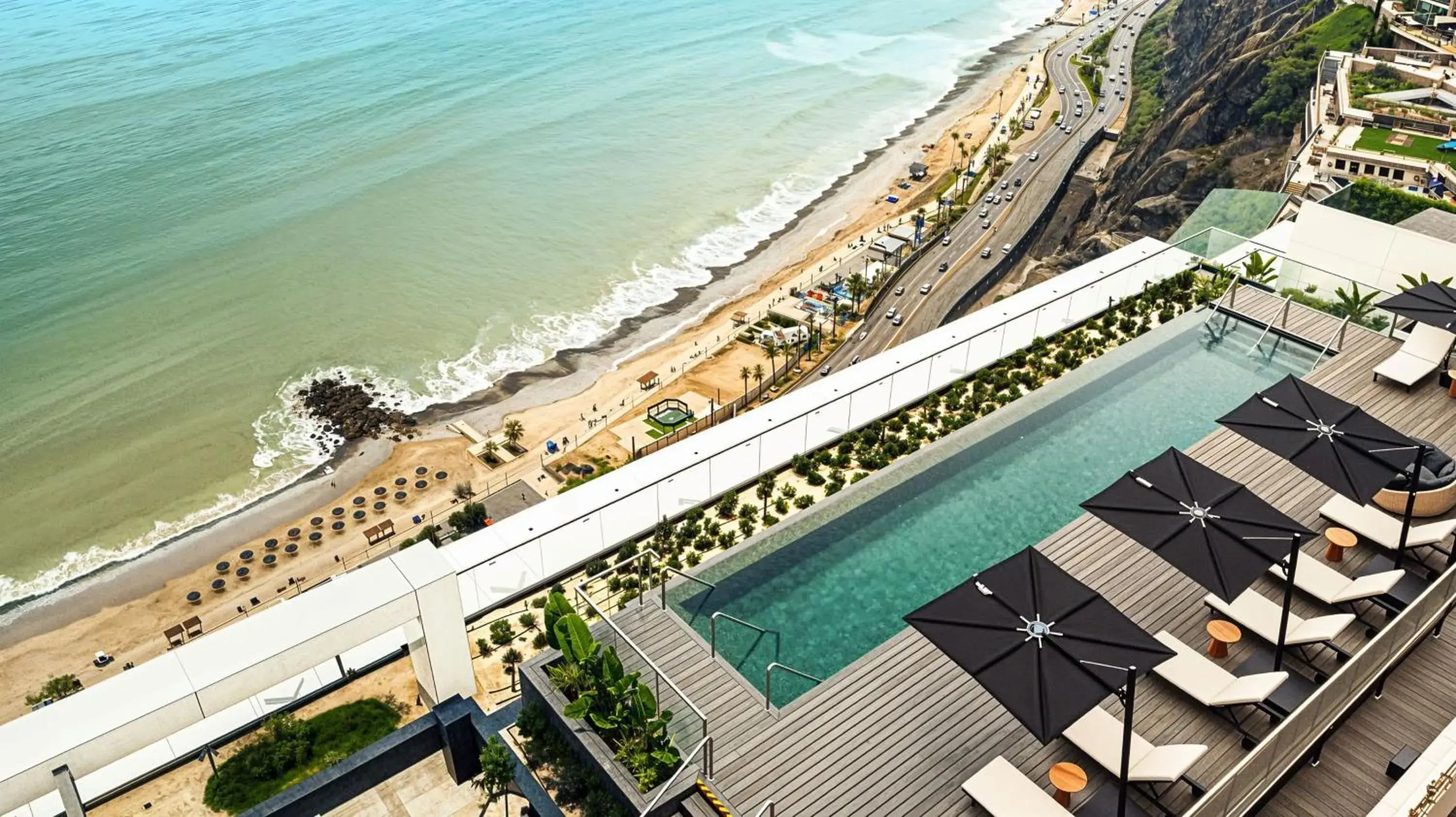 Swimming pool in Hotel Indigo Lima Miraflores by IHG Swimming pool in Hotel Indigo Lima Miraflores by IHG