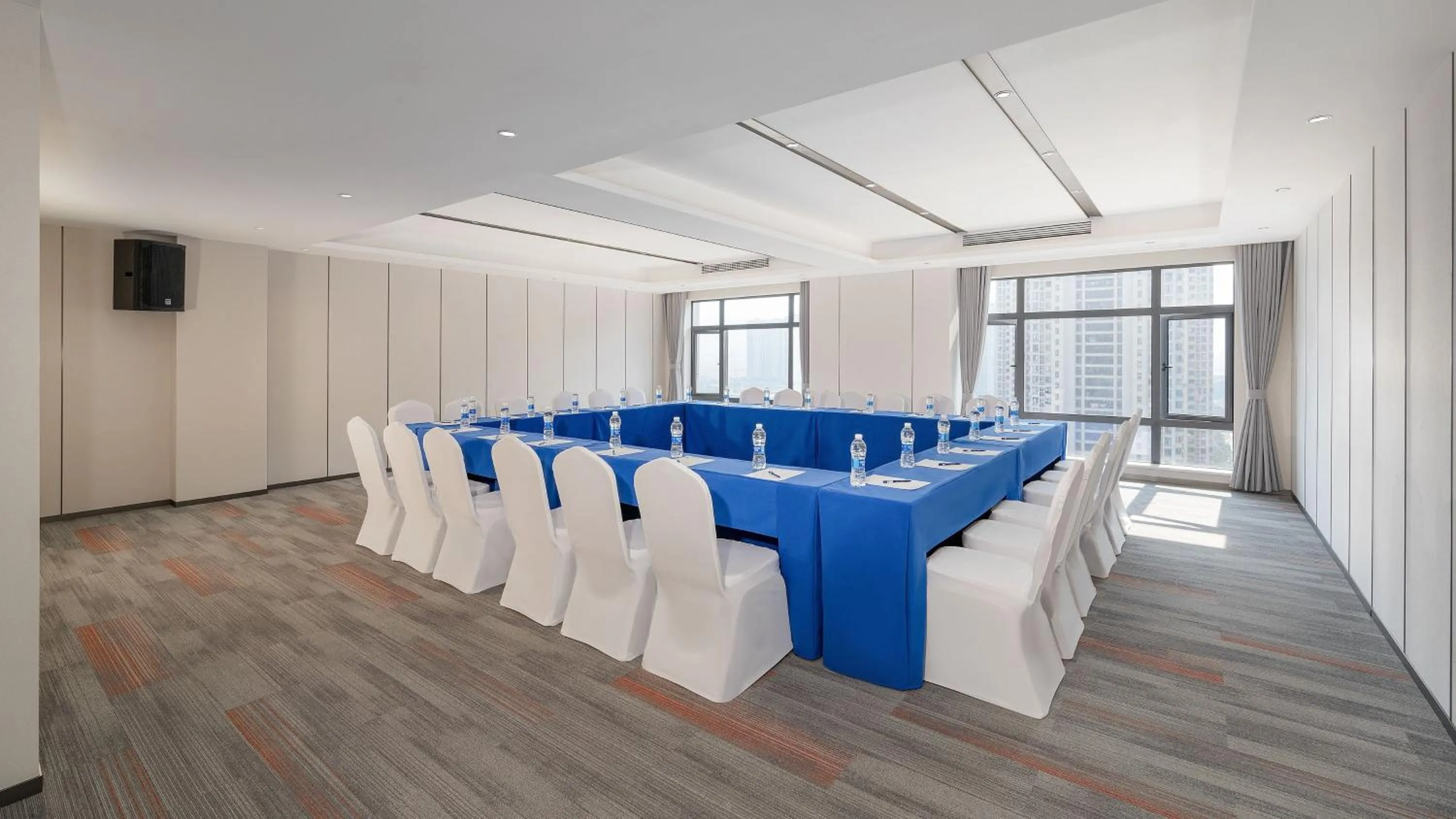 Meeting/conference room in Holiday Inn Express Chenzhou Suxian by IHG