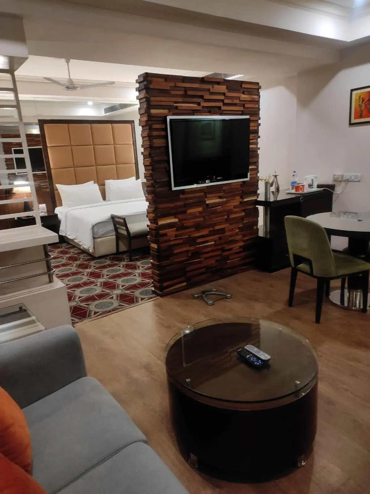 Living room, Bed in Inn Riviera Jammu