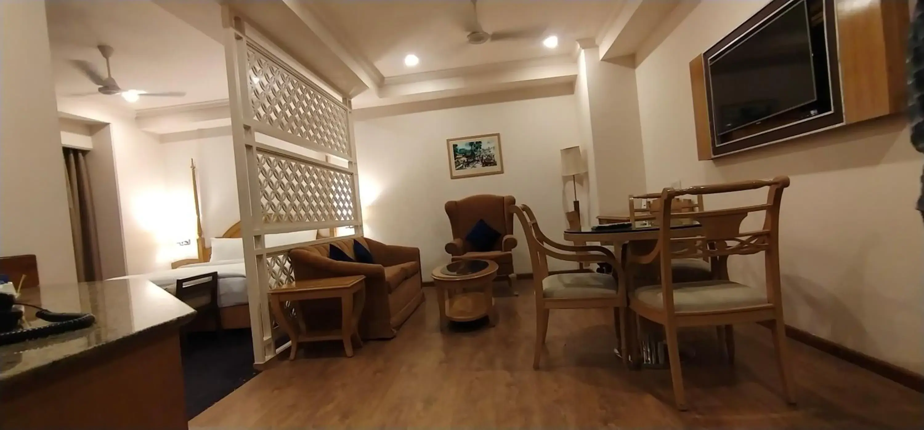 Living room in Inn Riviera Jammu Living room in Inn Riviera Jammu