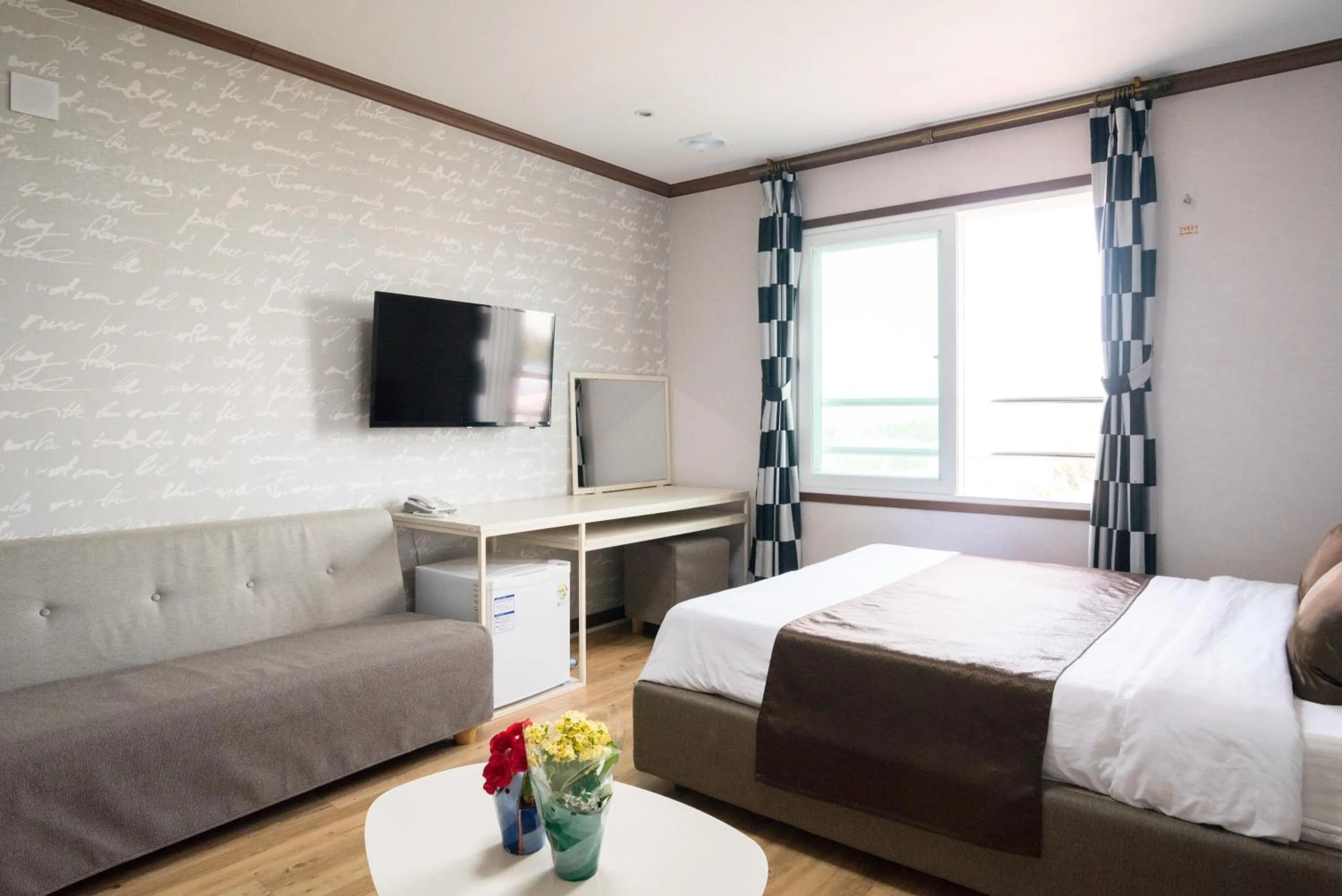 Bed in Seongsan Aqua Beach Hotel