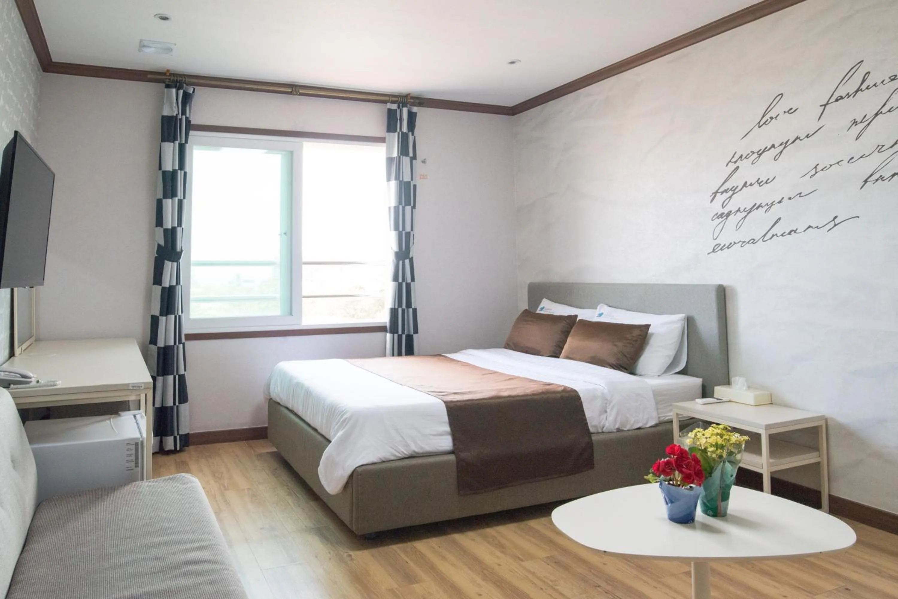 Bed in Seongsan Aqua Beach Hotel