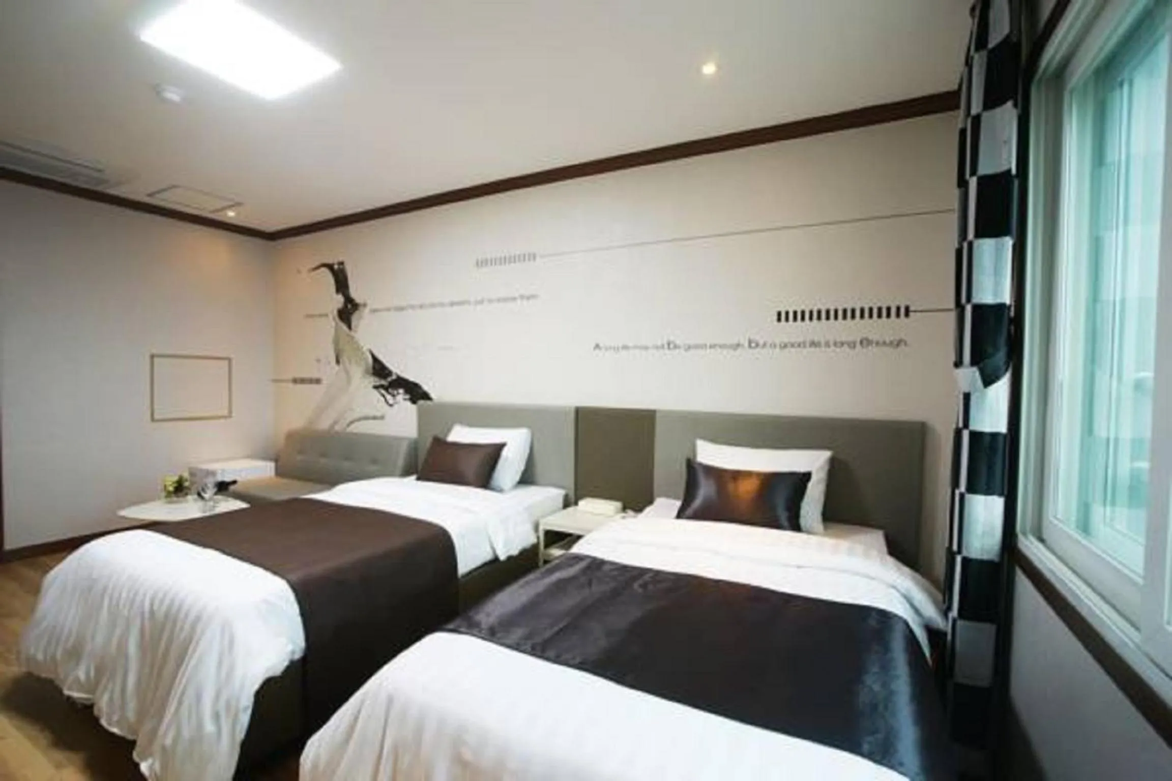 Bed in Seongsan Aqua Beach Hotel