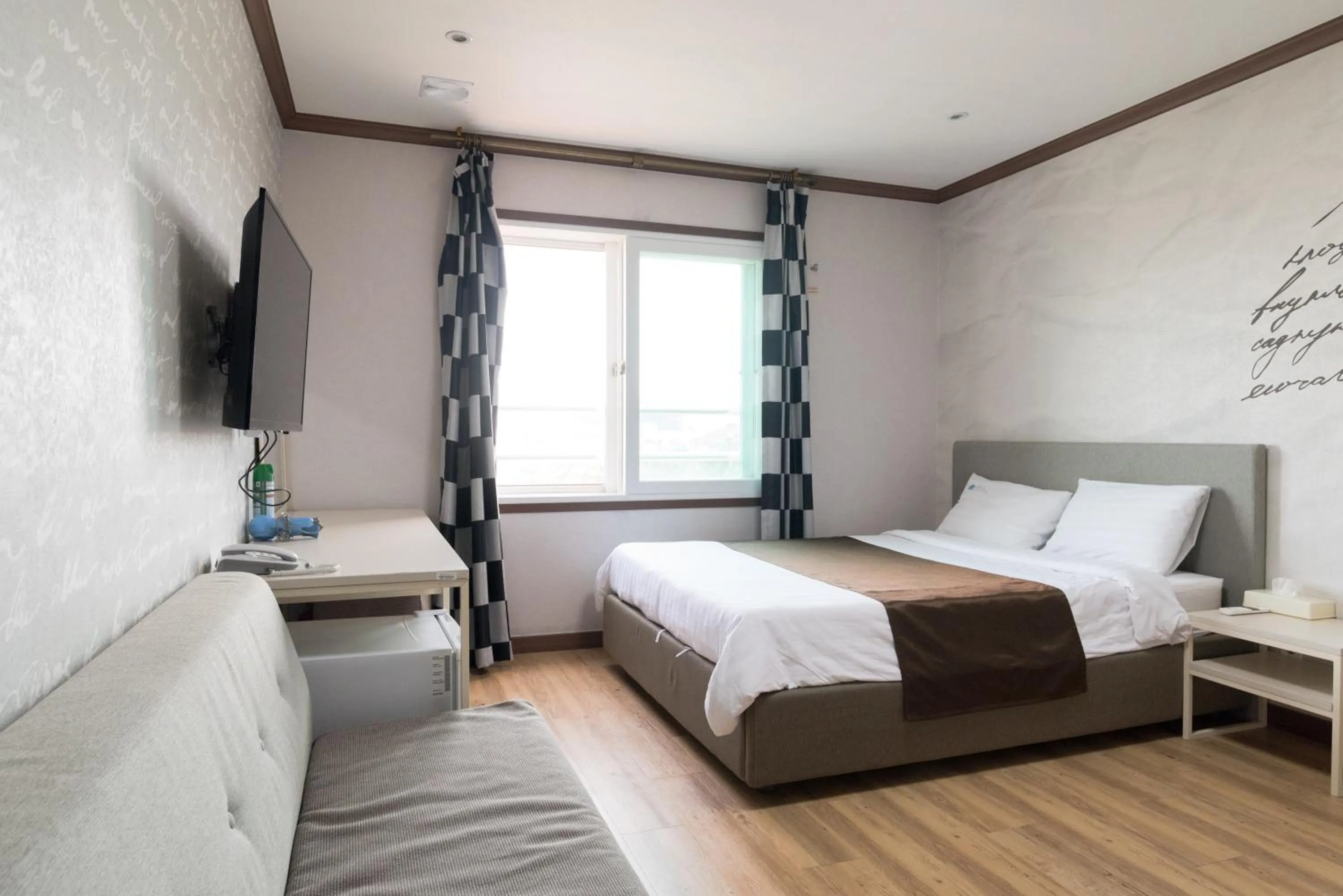 Bed in Seongsan Aqua Beach Hotel