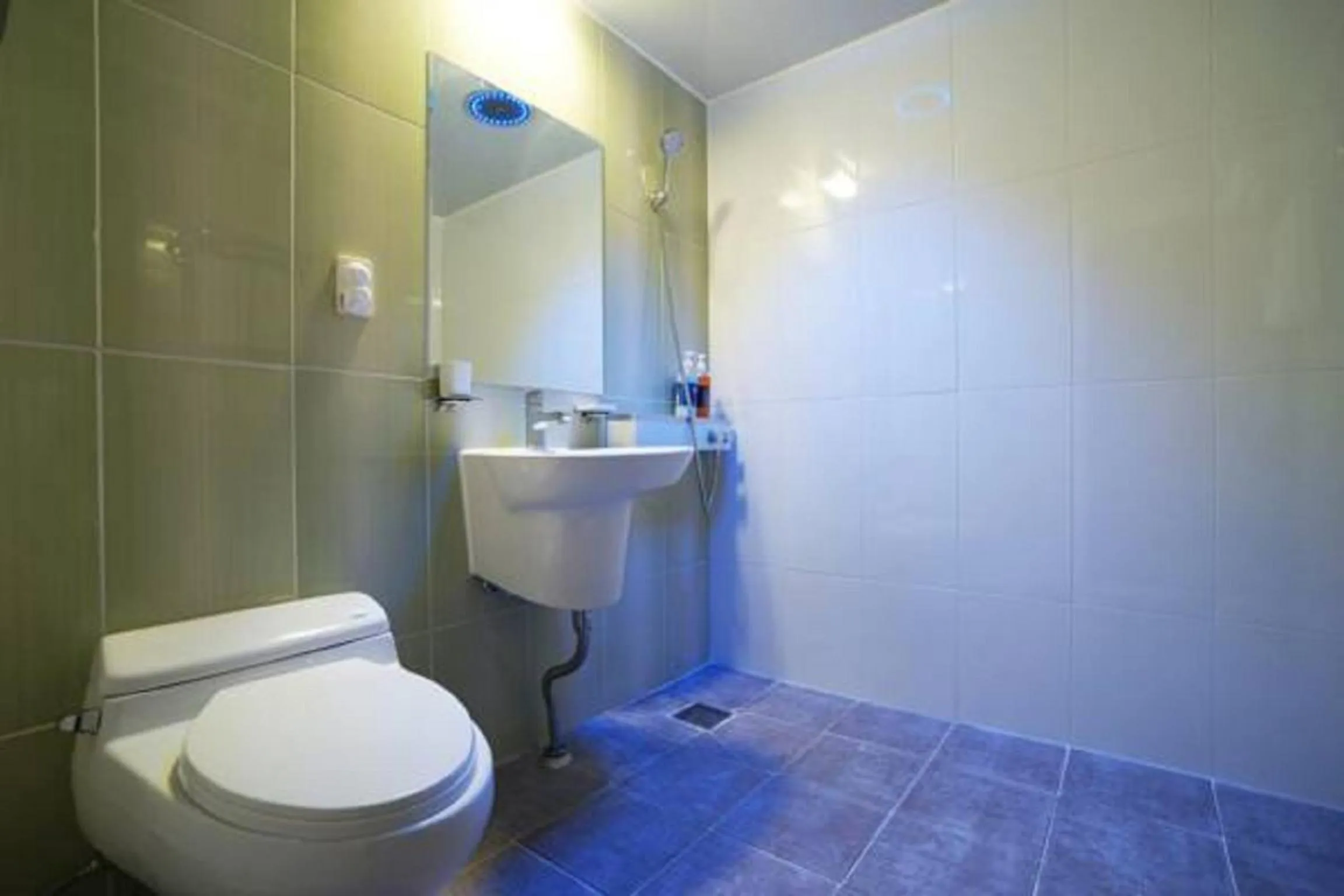 Shower in Seongsan Aqua Beach Hotel