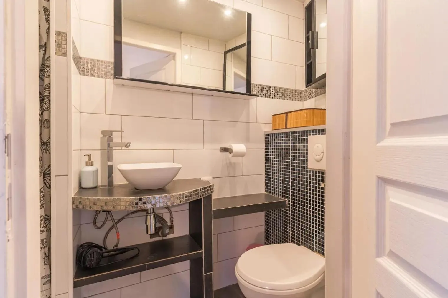 Shower in Finsonius Studios