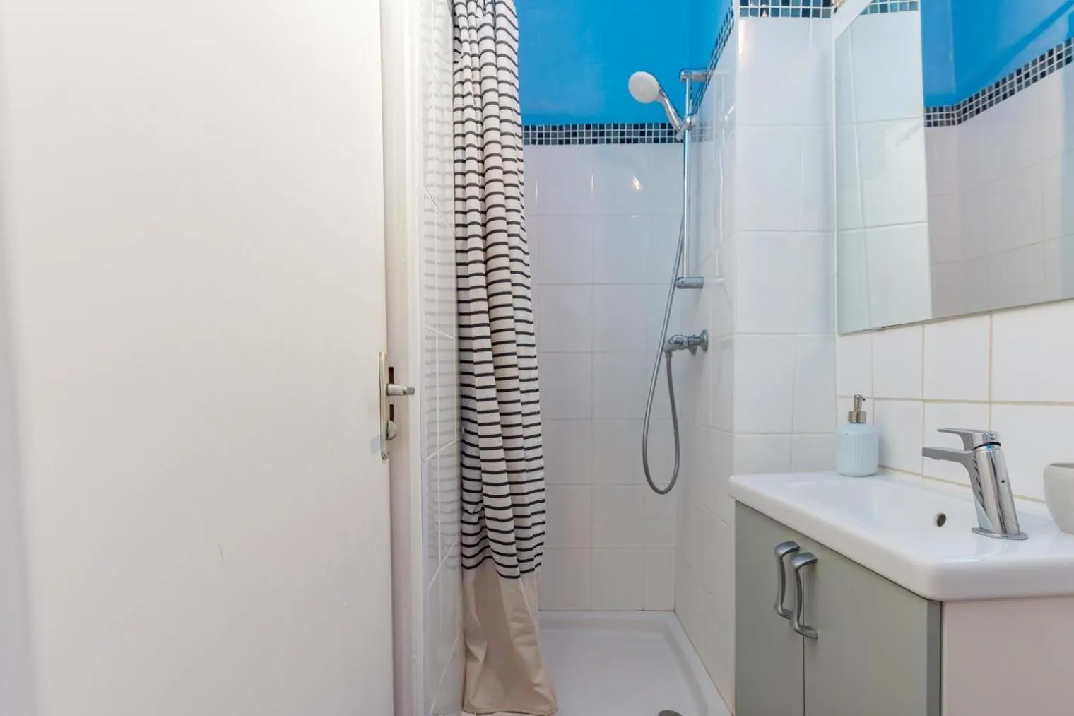 Shower in Finsonius Studios