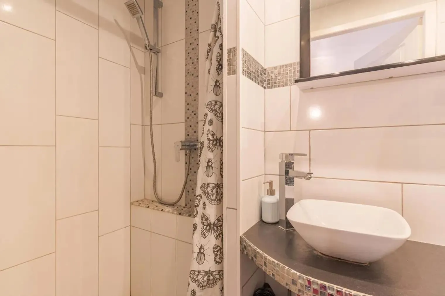 Shower in Finsonius Studios