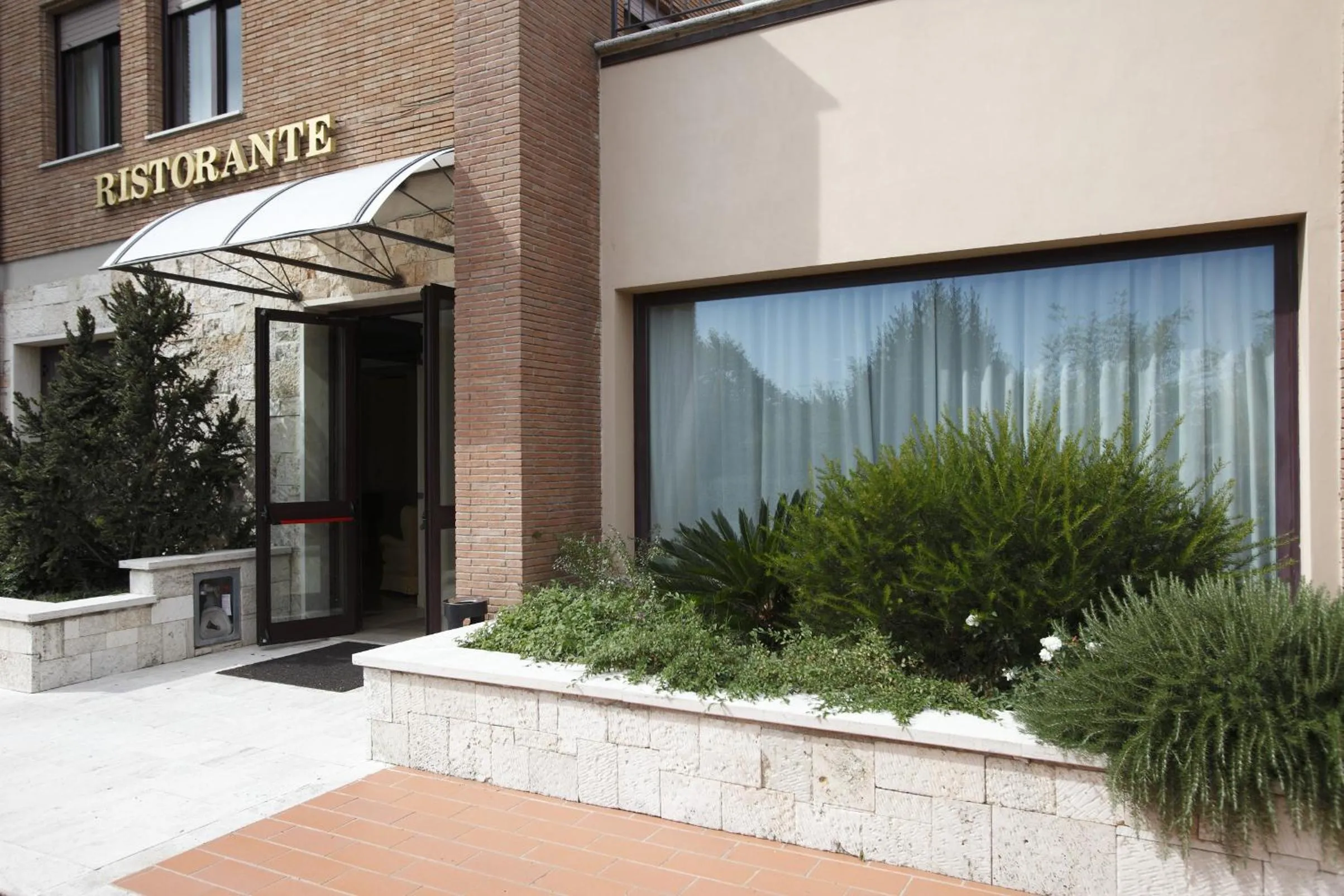 Restaurant/places to eat in Villa Luisa