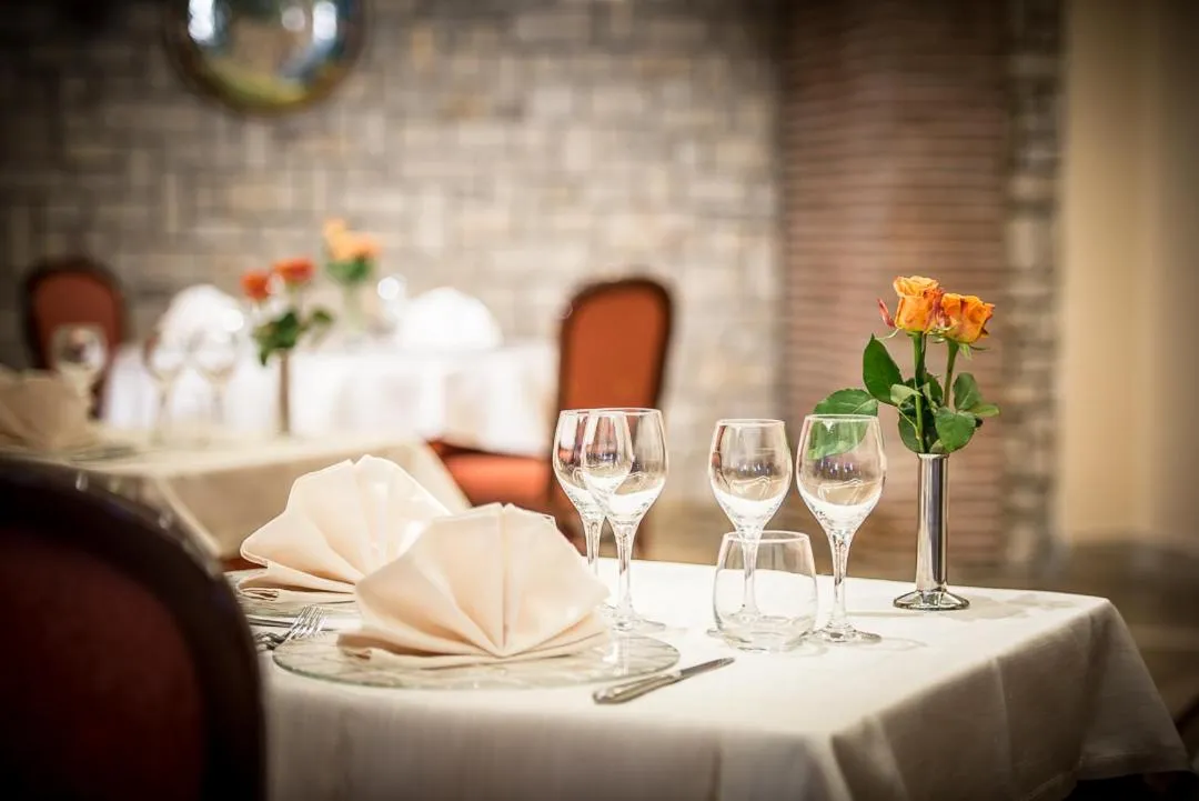 Restaurant/places to eat in Villa Luisa