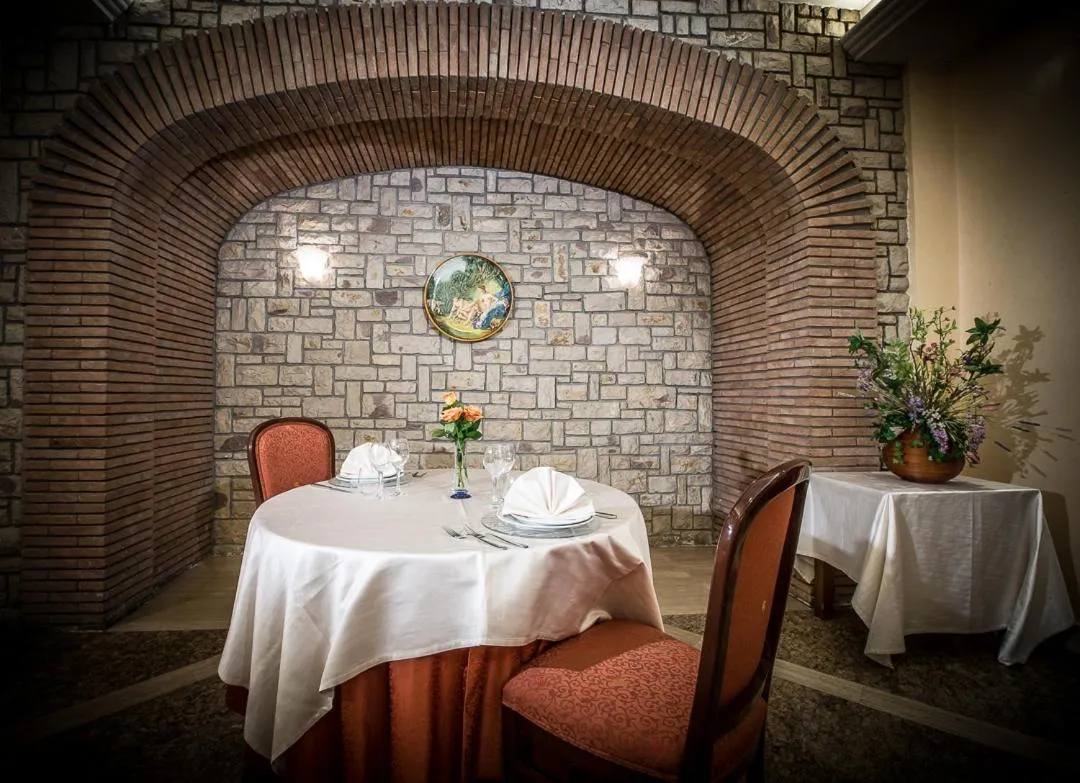 Restaurant/places to eat in Villa Luisa