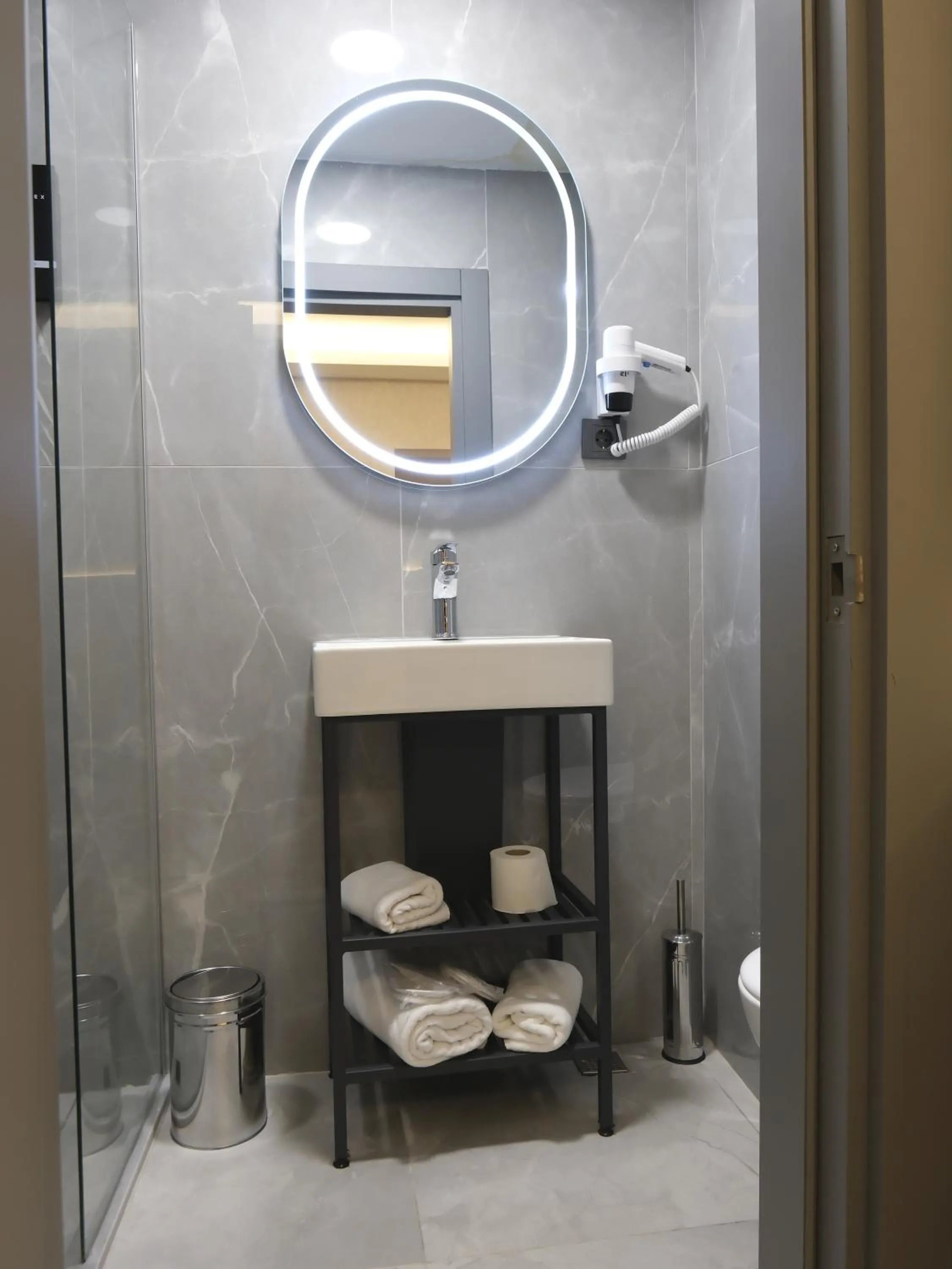 Shower in Optimal Hotel