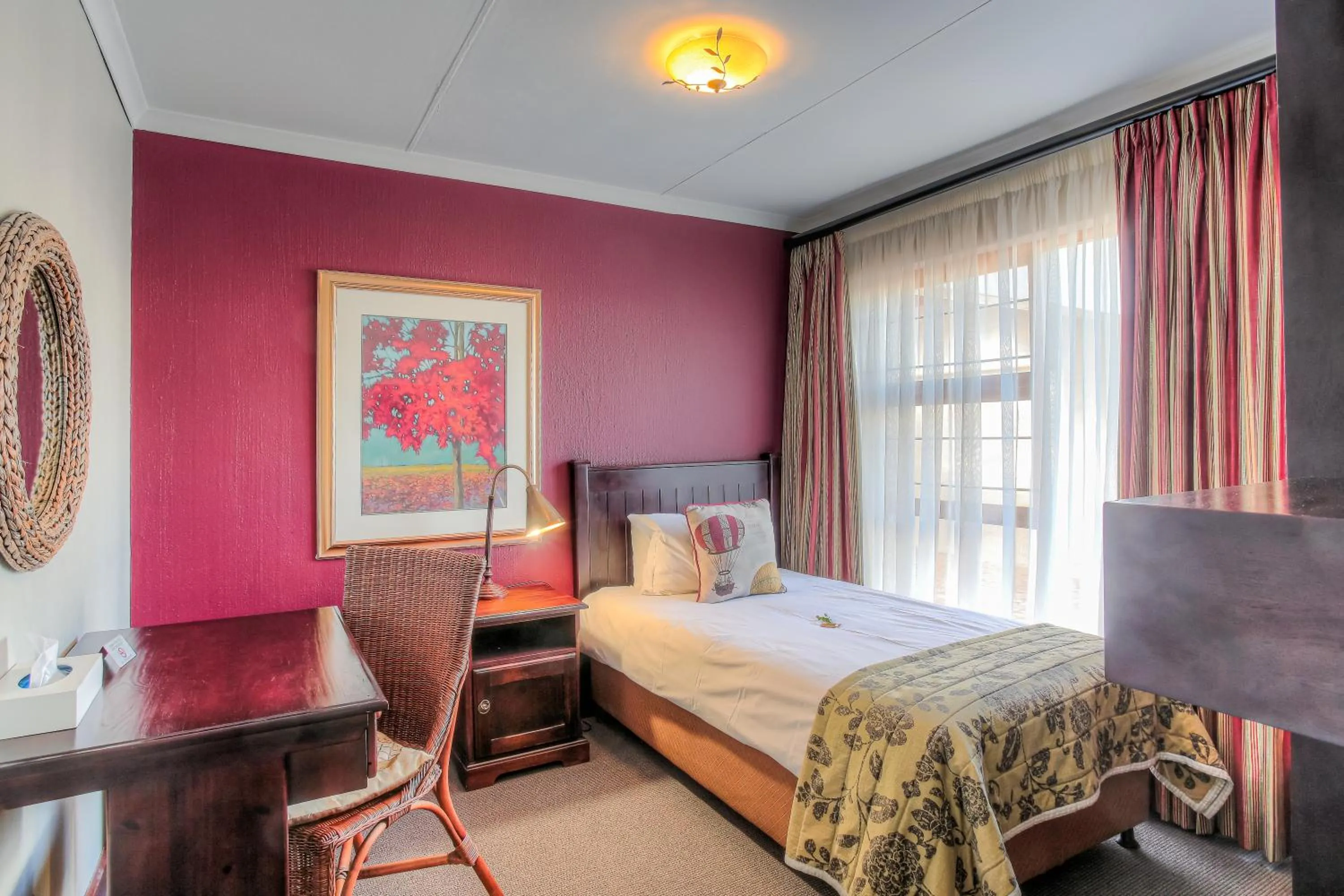 Bed in Sunninghill Guest Lodges