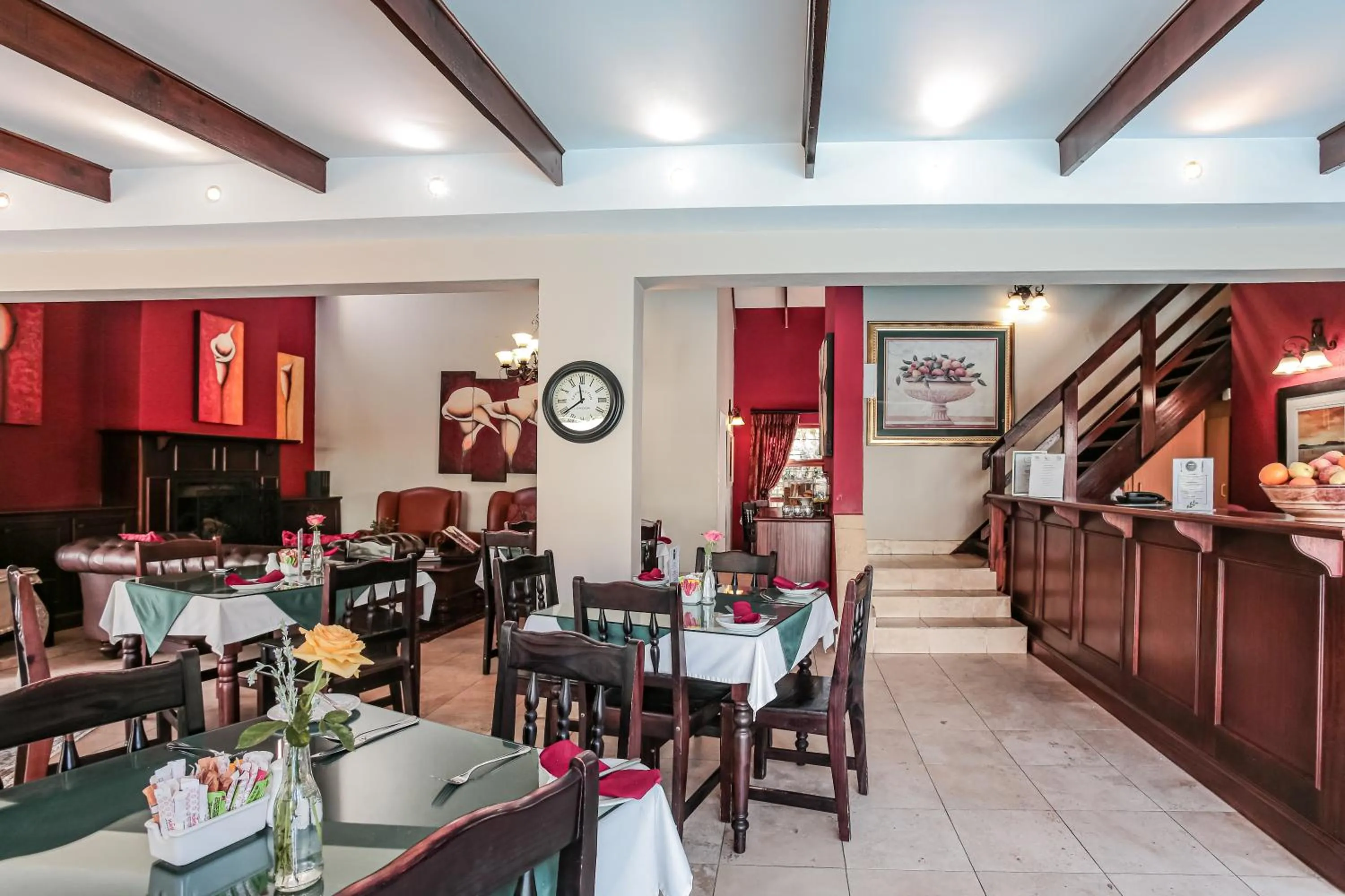 Restaurant/places to eat in Sunninghill Guest Lodges