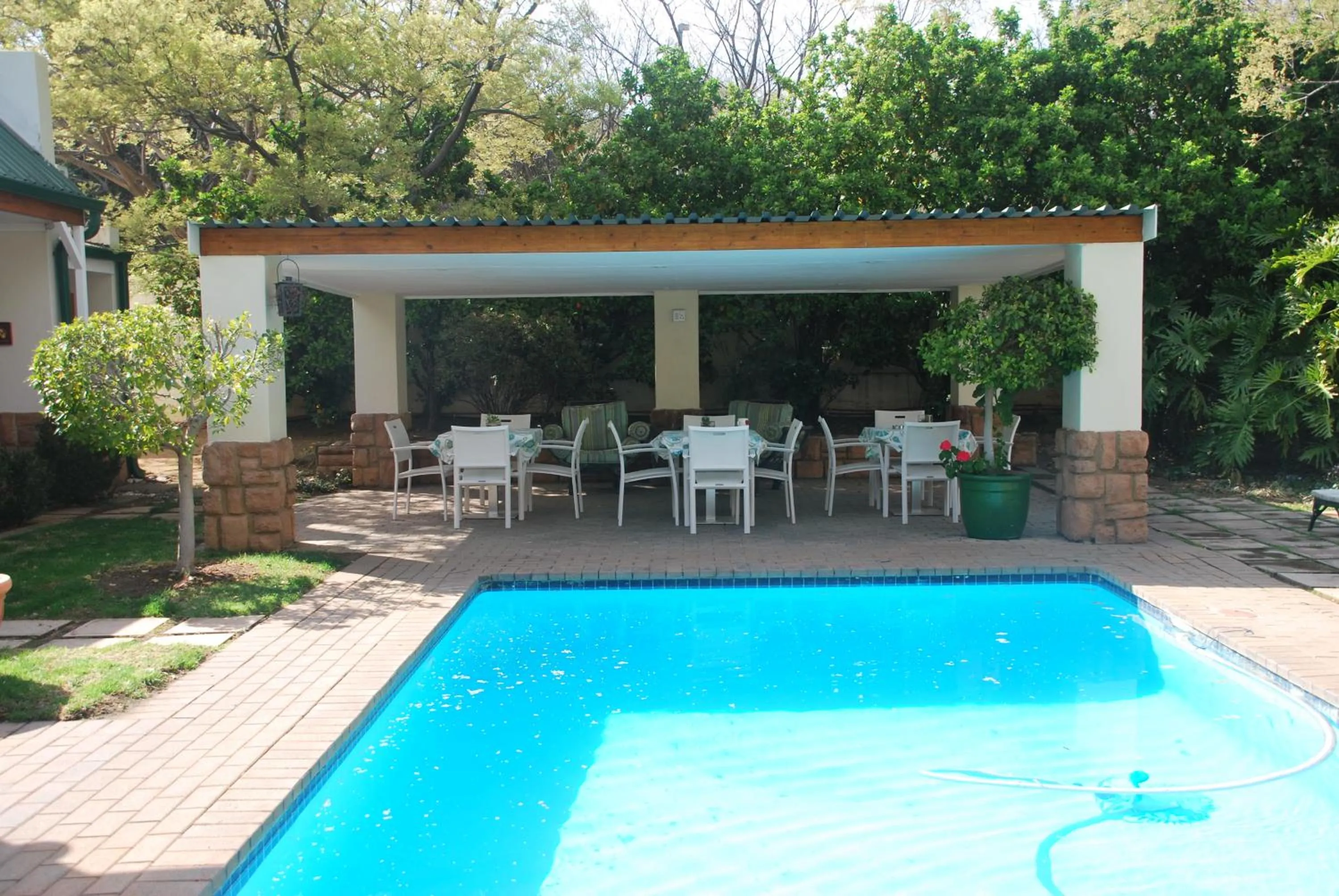 Swimming pool in Sunninghill Guest Lodges
