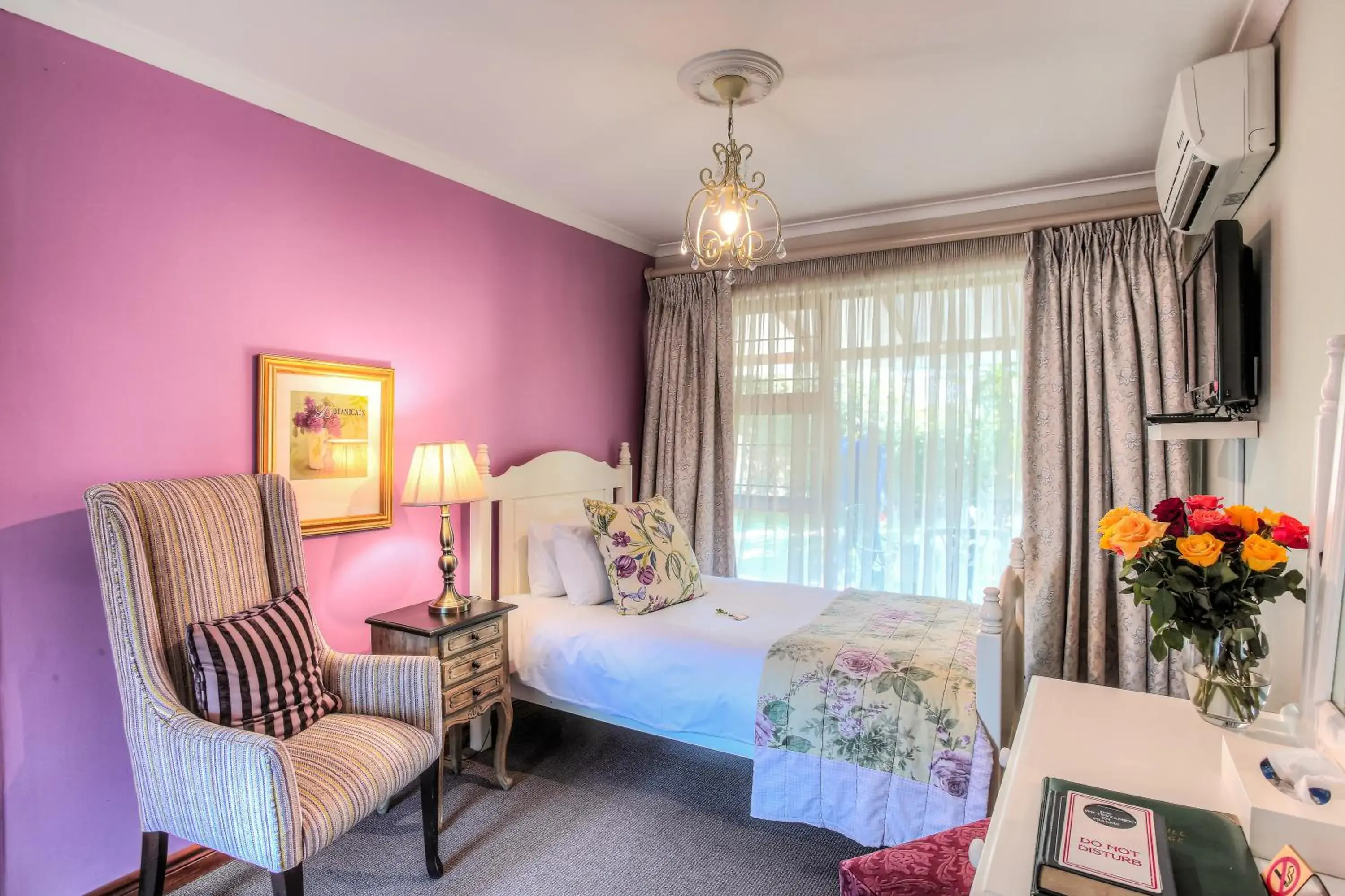 Bed in Sunninghill Guest Lodges Bed in Sunninghill Guest Lodges