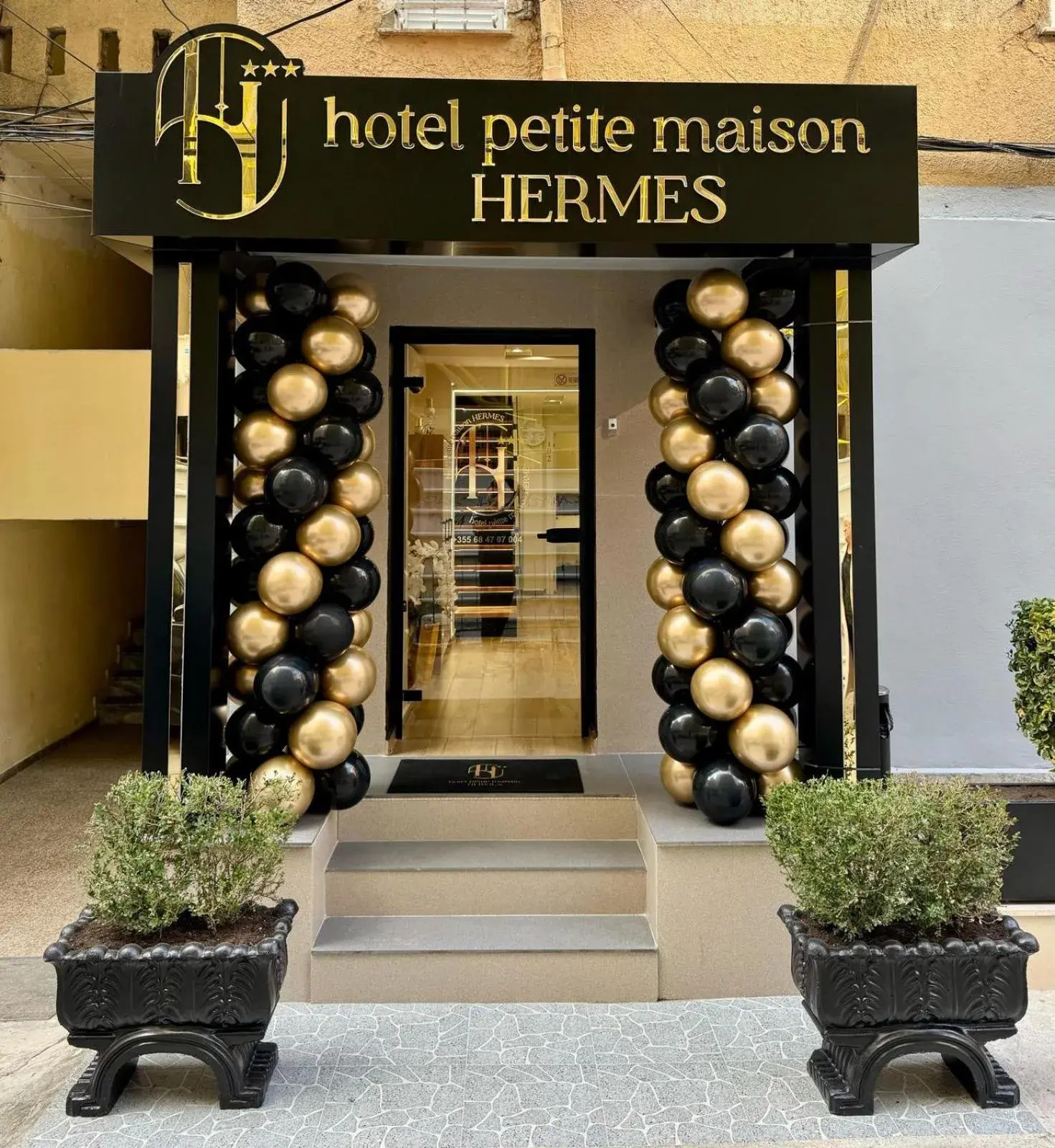 Petite Maison Hermes Center Petite Maison Hermes Center
