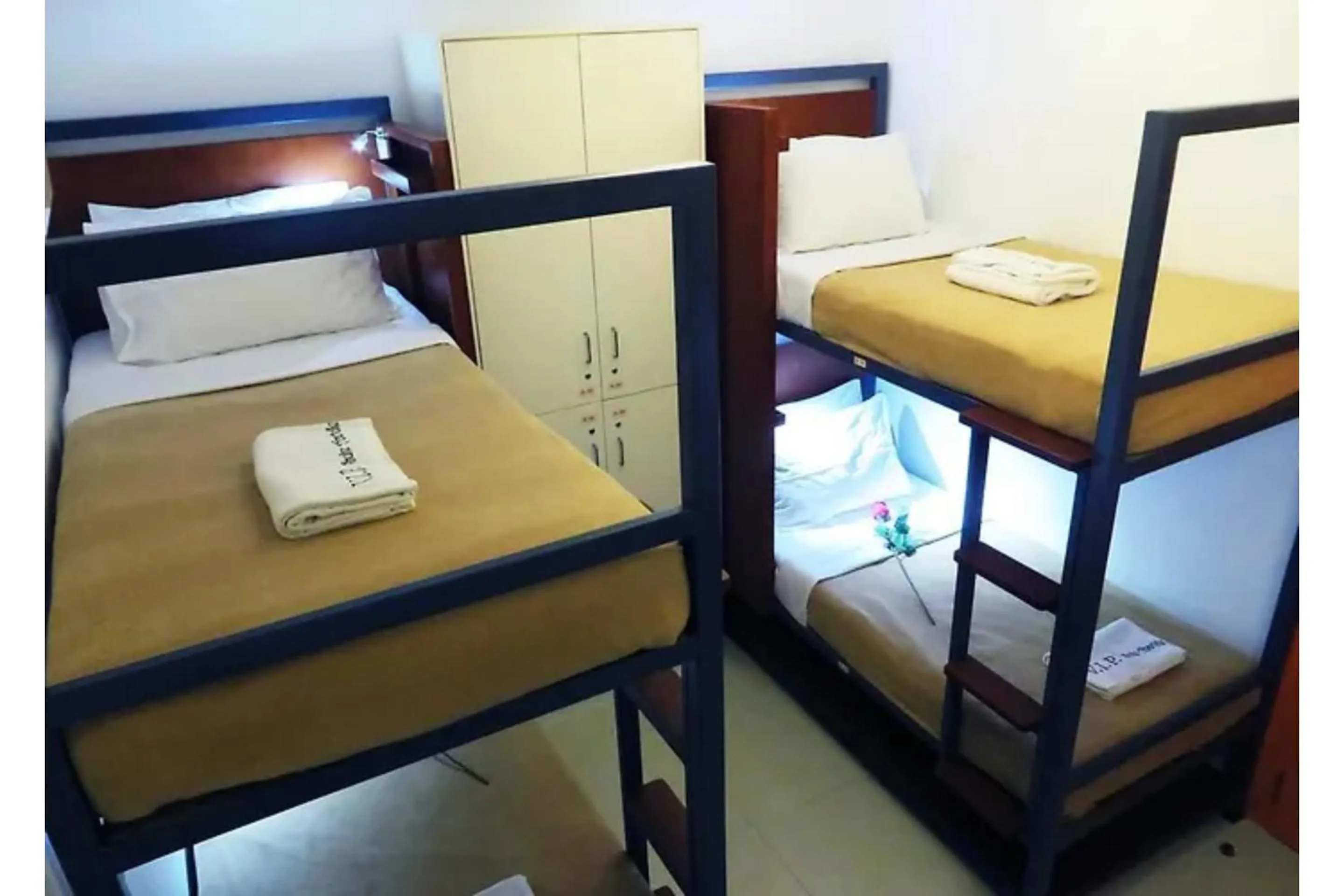 Bedroom, Bed in VIP Hostel, Near PNR Pasay Evangelista, Makati Manila