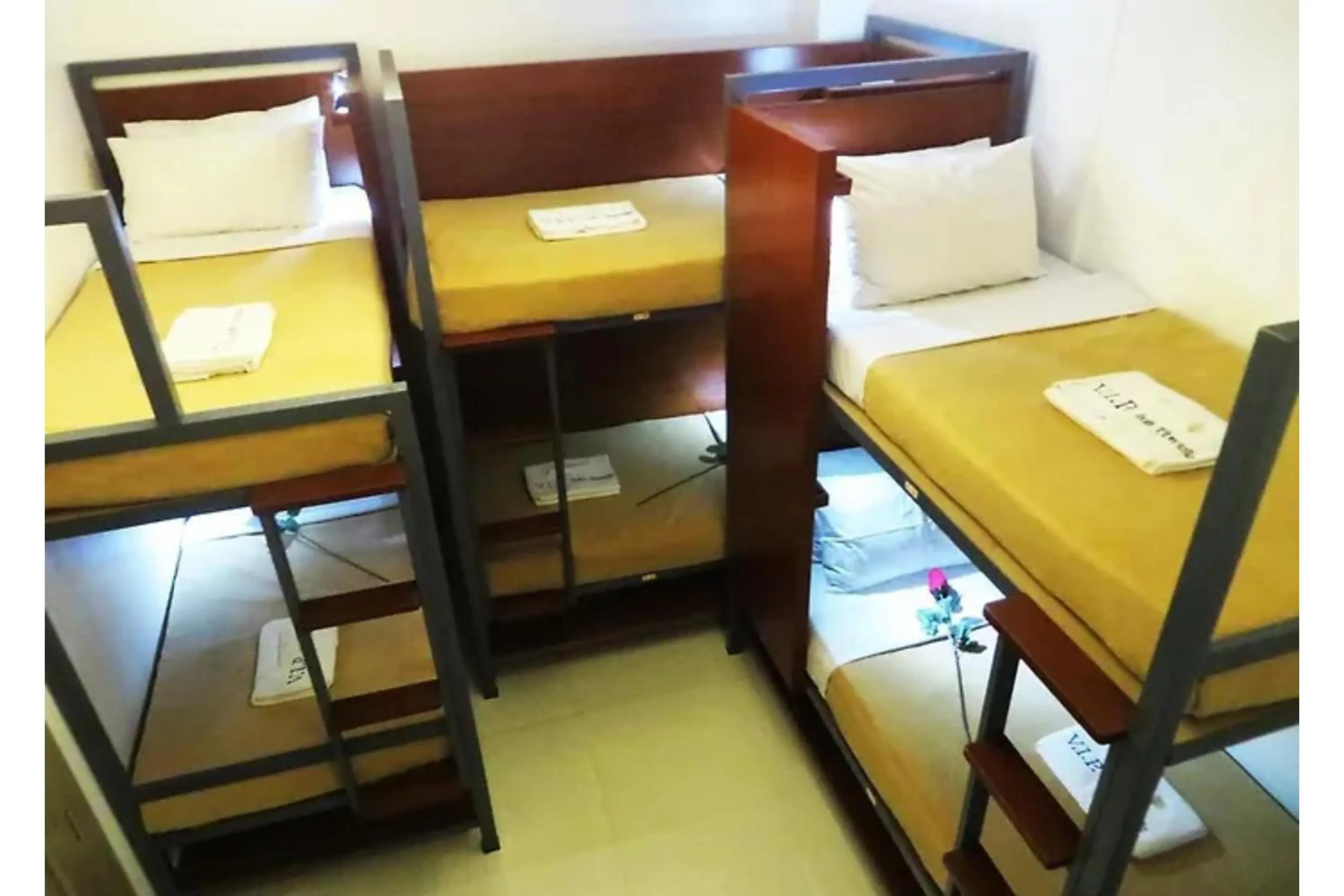Bed in VIP Hostel, Near PNR Pasay Evangelista, Makati Manila