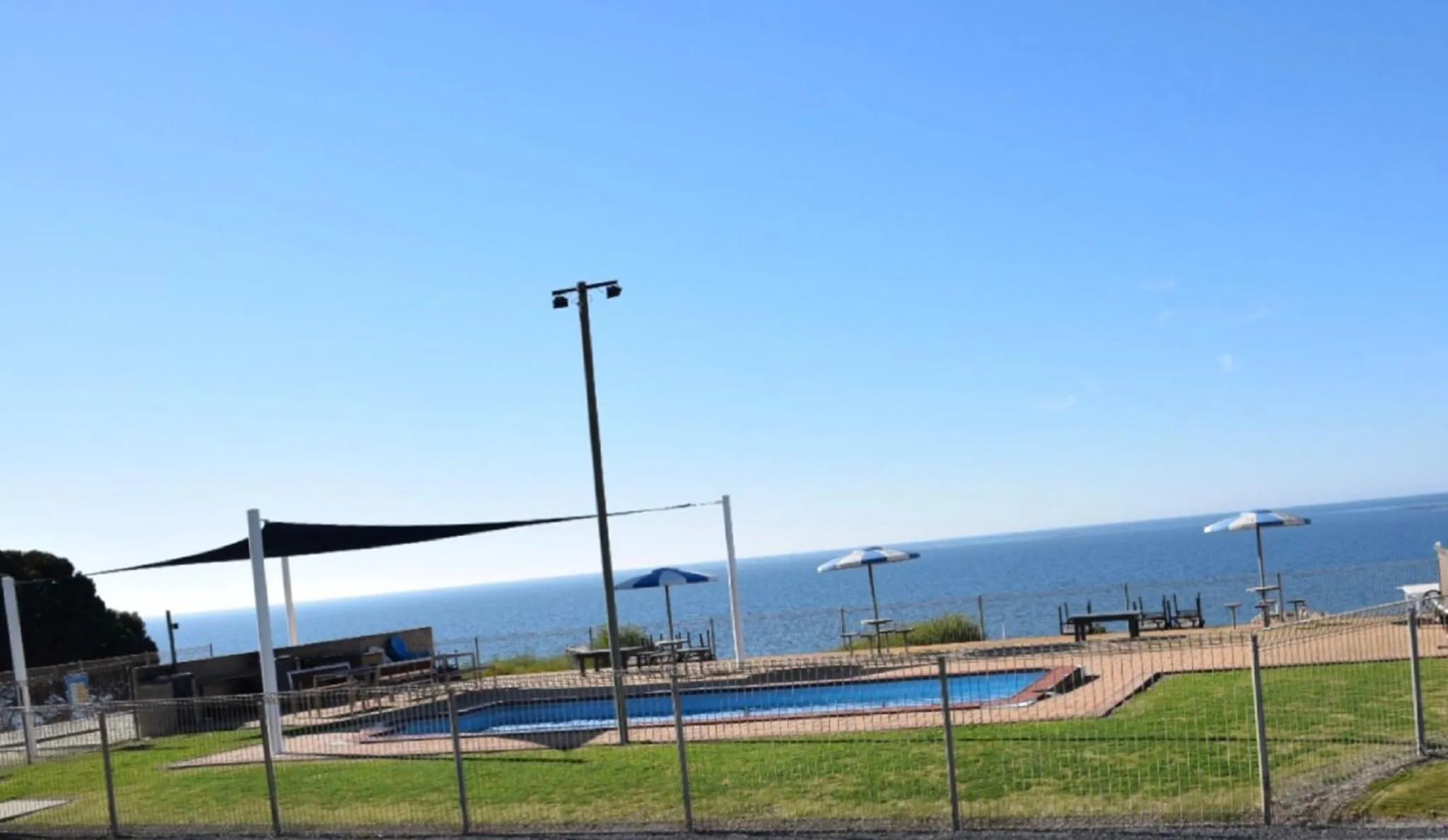 Swimming pool in Stansbury Holiday Motel
